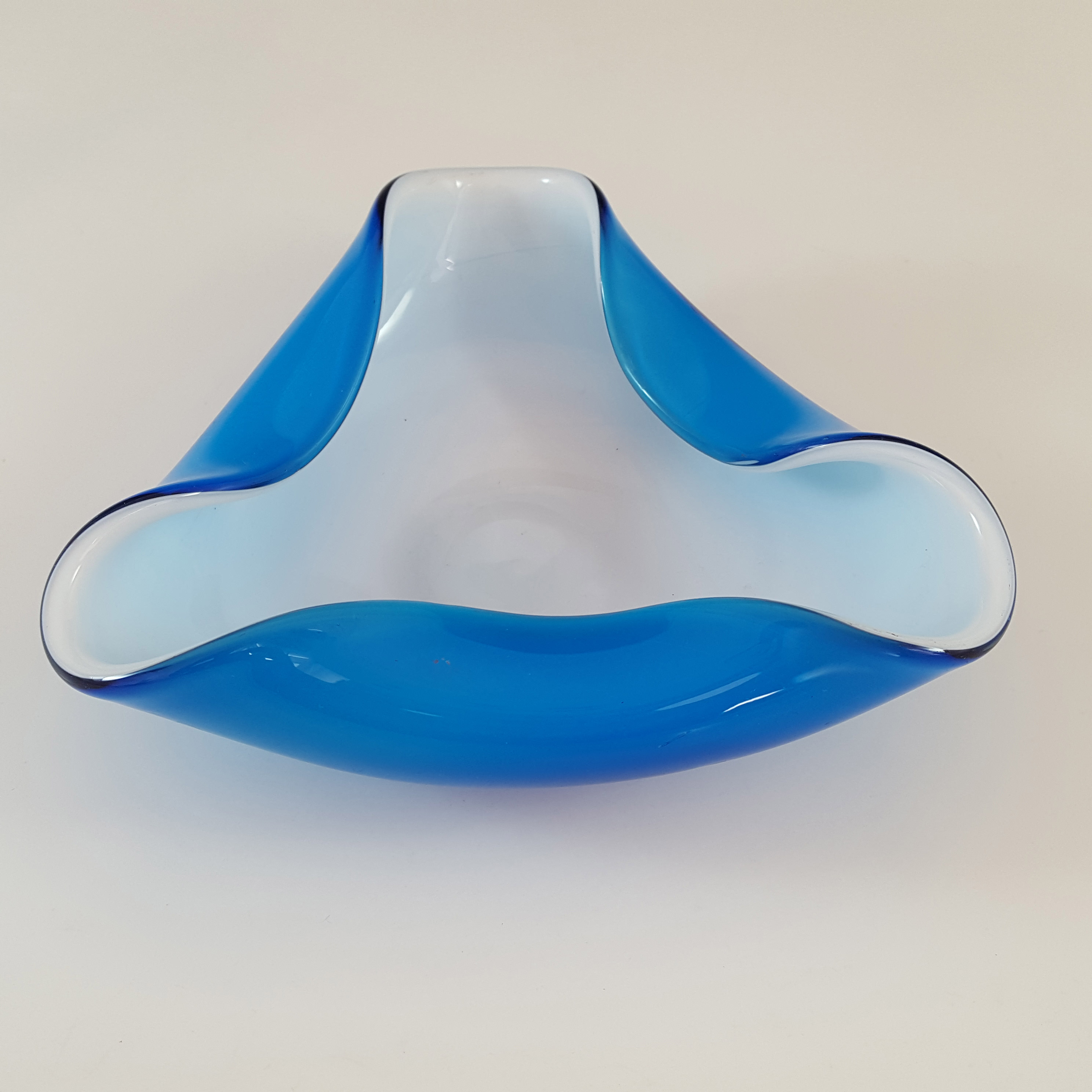 Japanese Blue & White Cased Glass 'Wales' Biomorphic Bowl - Click Image to Close