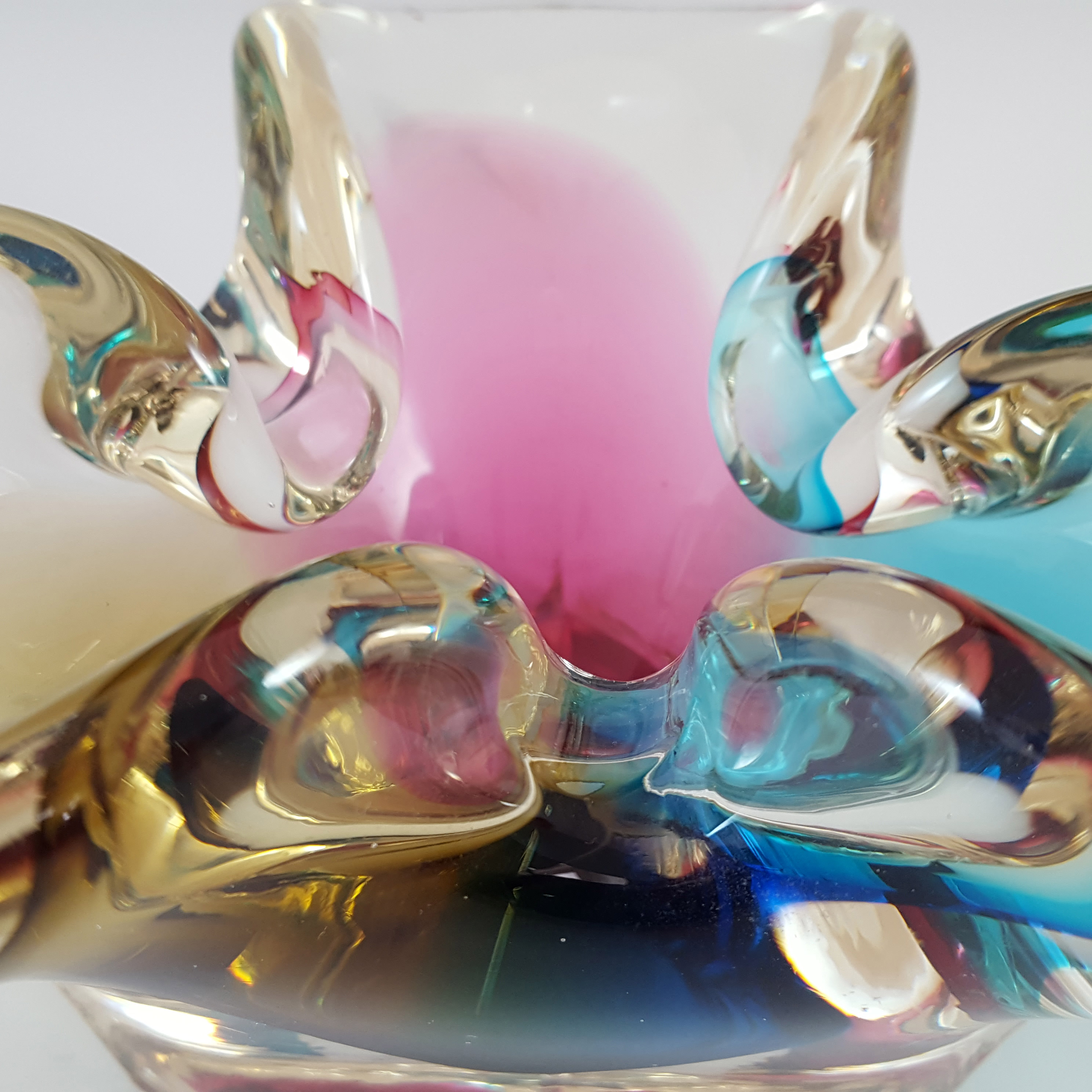 Sanyu Japanese Vintage Amber, Pink & Blue Glass "Fantasy" Bowl - Click Image to Close