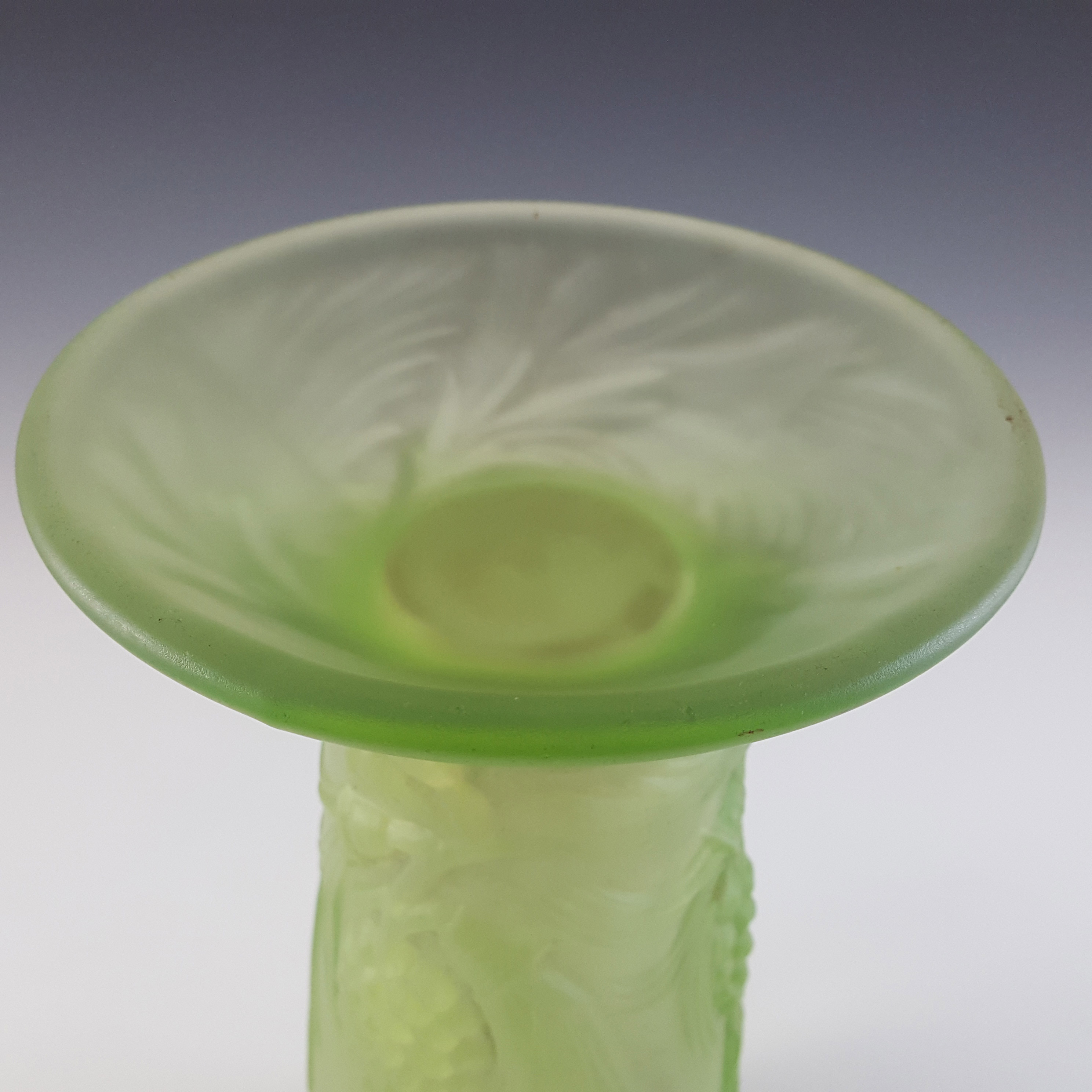 Jobling #5000 Art Deco Uranium Green Glass Fircone Vase - Click Image to Close
