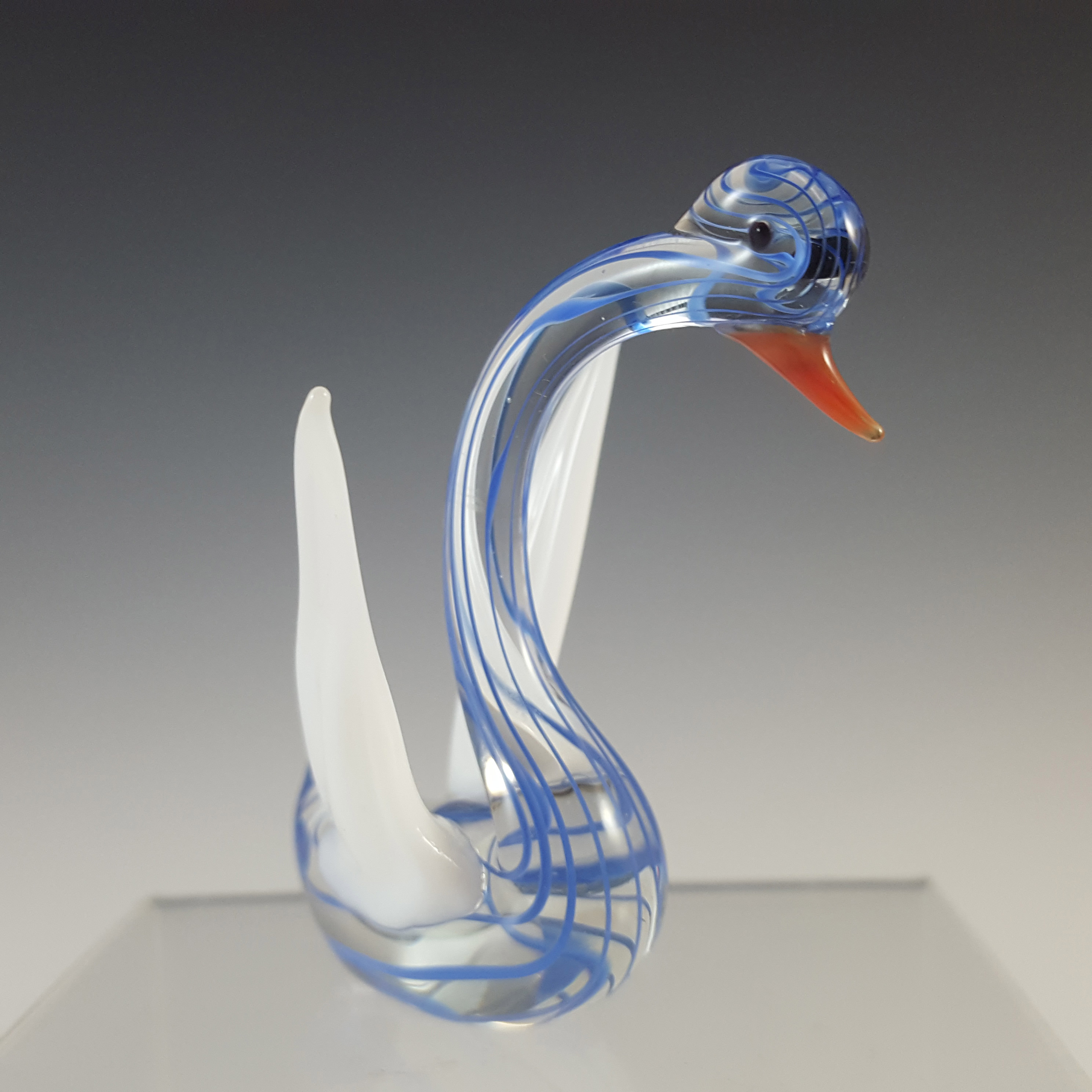 Japanese Blue & White Lampworked Glass Swan Figurine - Click Image to Close