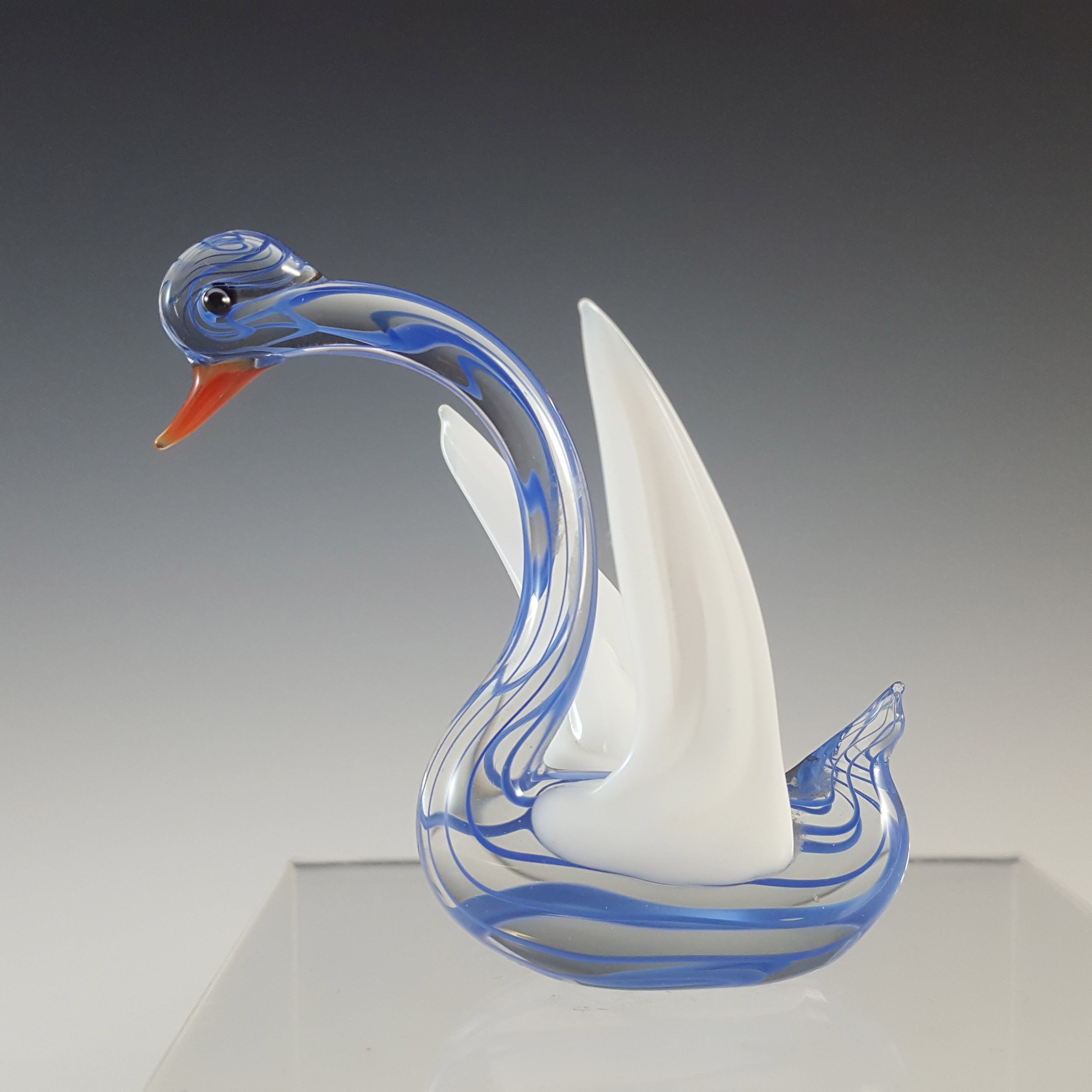 Japanese Blue & White Lampworked Glass Swan Figurine - Click Image to Close
