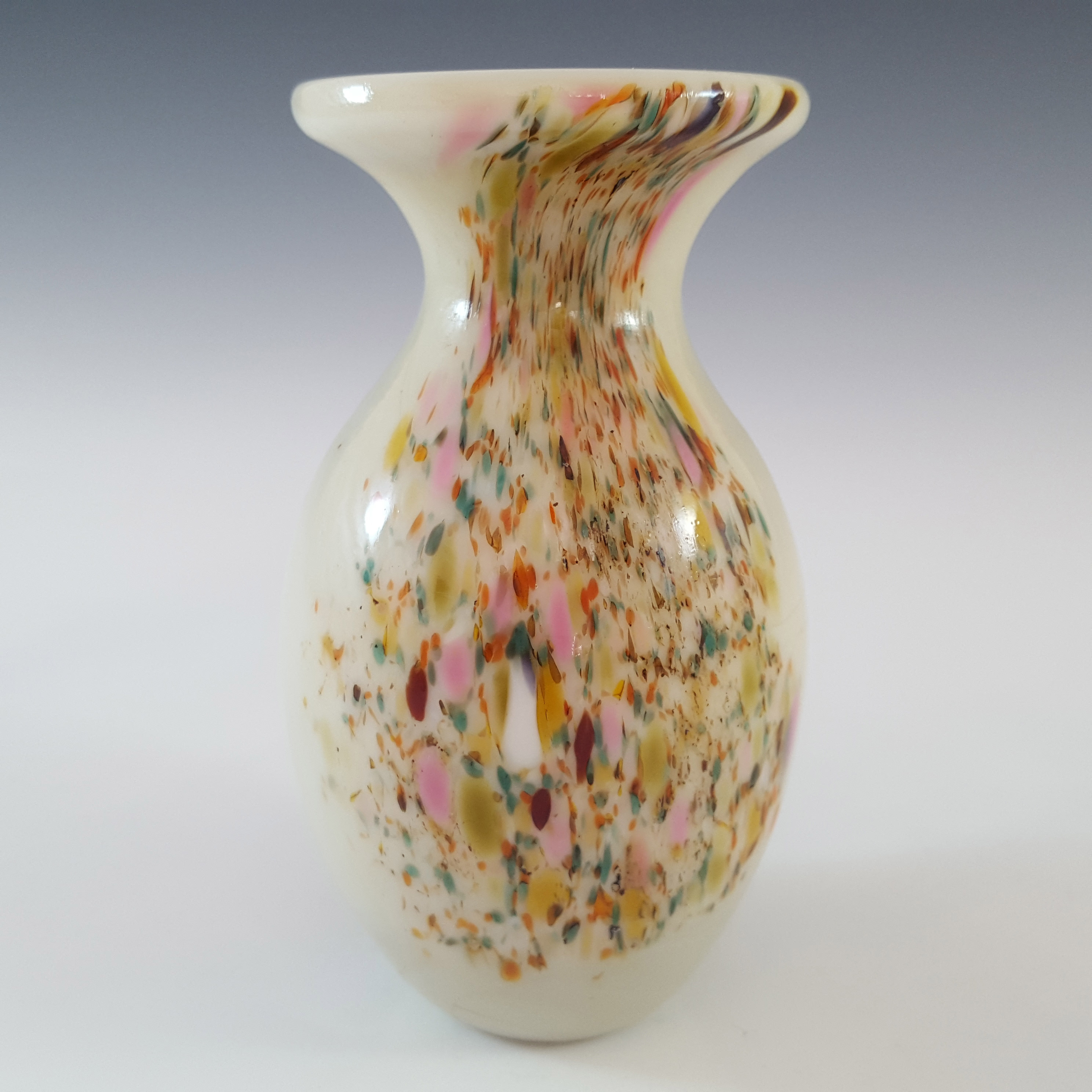 SIGNED Mdina Maltese Cream Speckled Glass Mid Century Vase - Click Image to Close