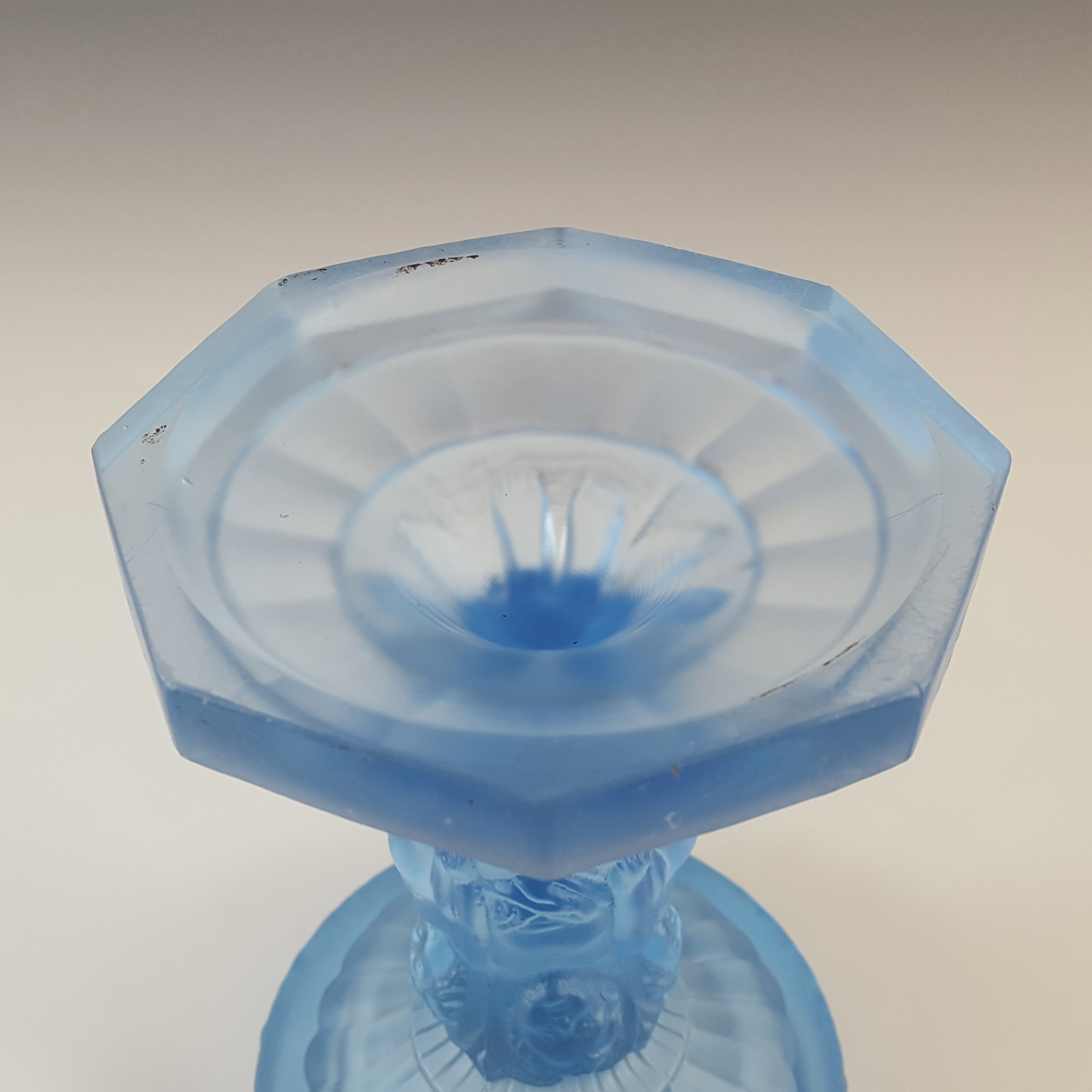 (image for) Müller & Co 'Cherubs' Art Deco Blue Glass Centrepiece Stand - Click Image to Close
