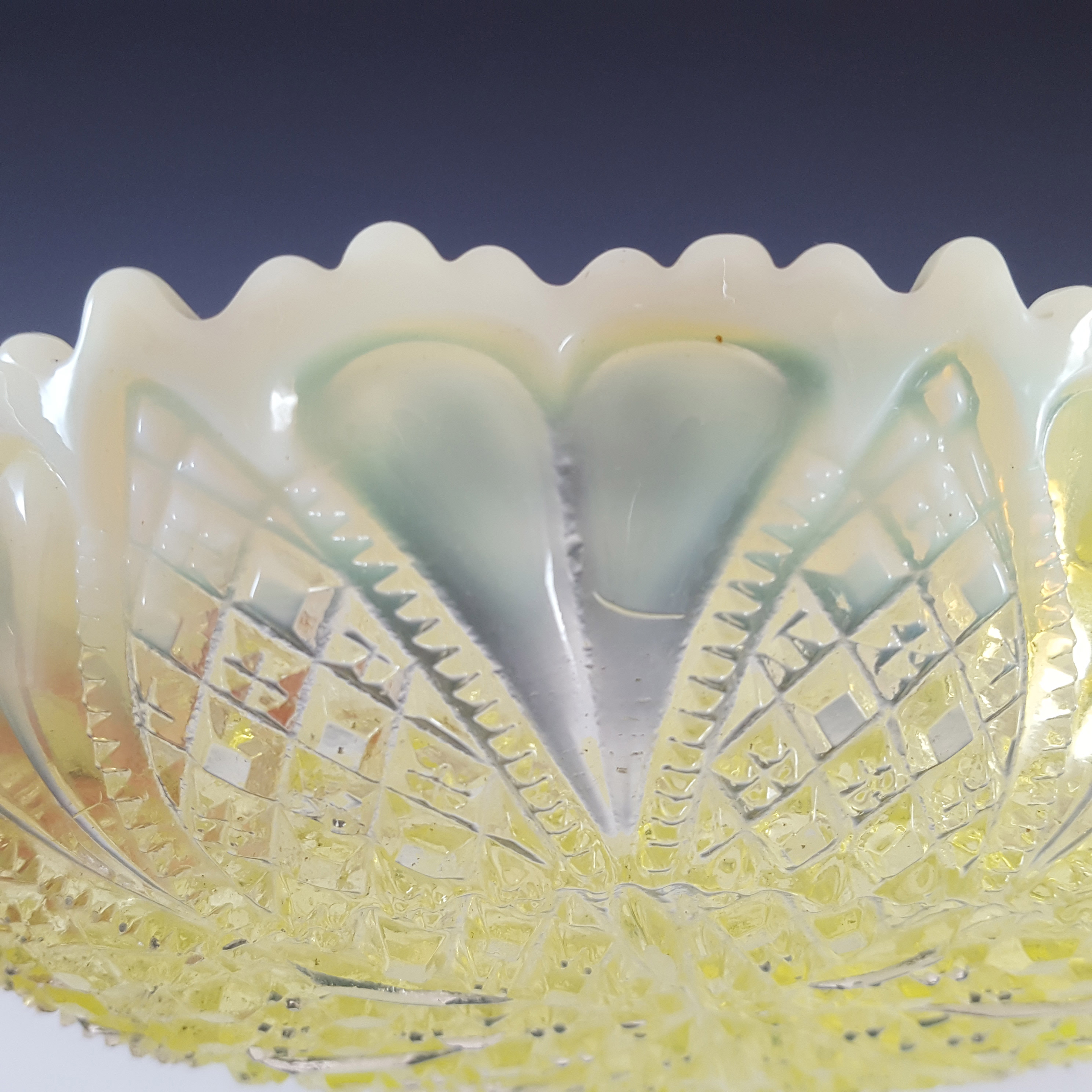 (image for) Davidson Primrose Pearline Glass 6" 'William & Mary' Bowl - Click Image to Close