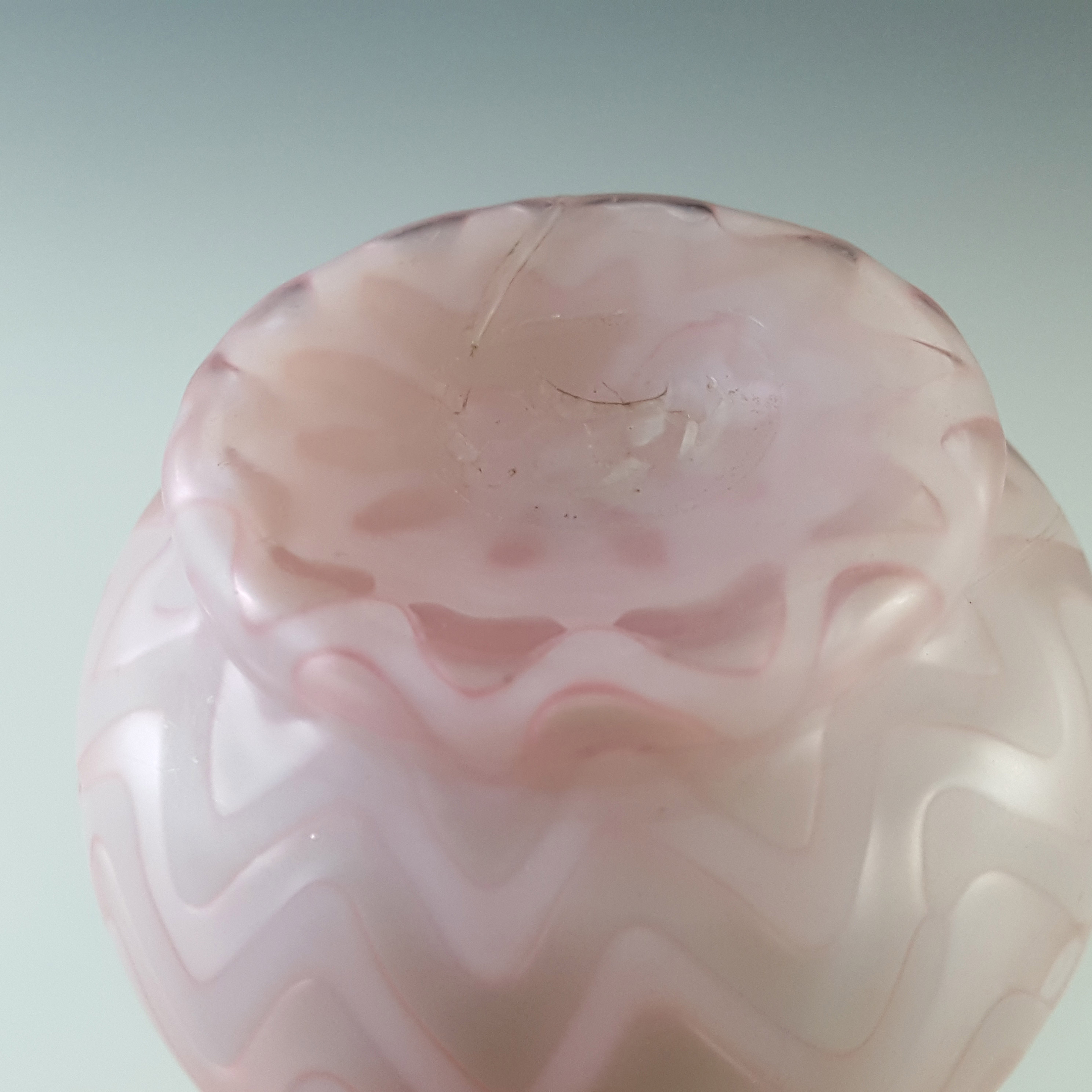 Victorian Satin Air Trap Peach & White Glass Antique Vase - Click Image to Close