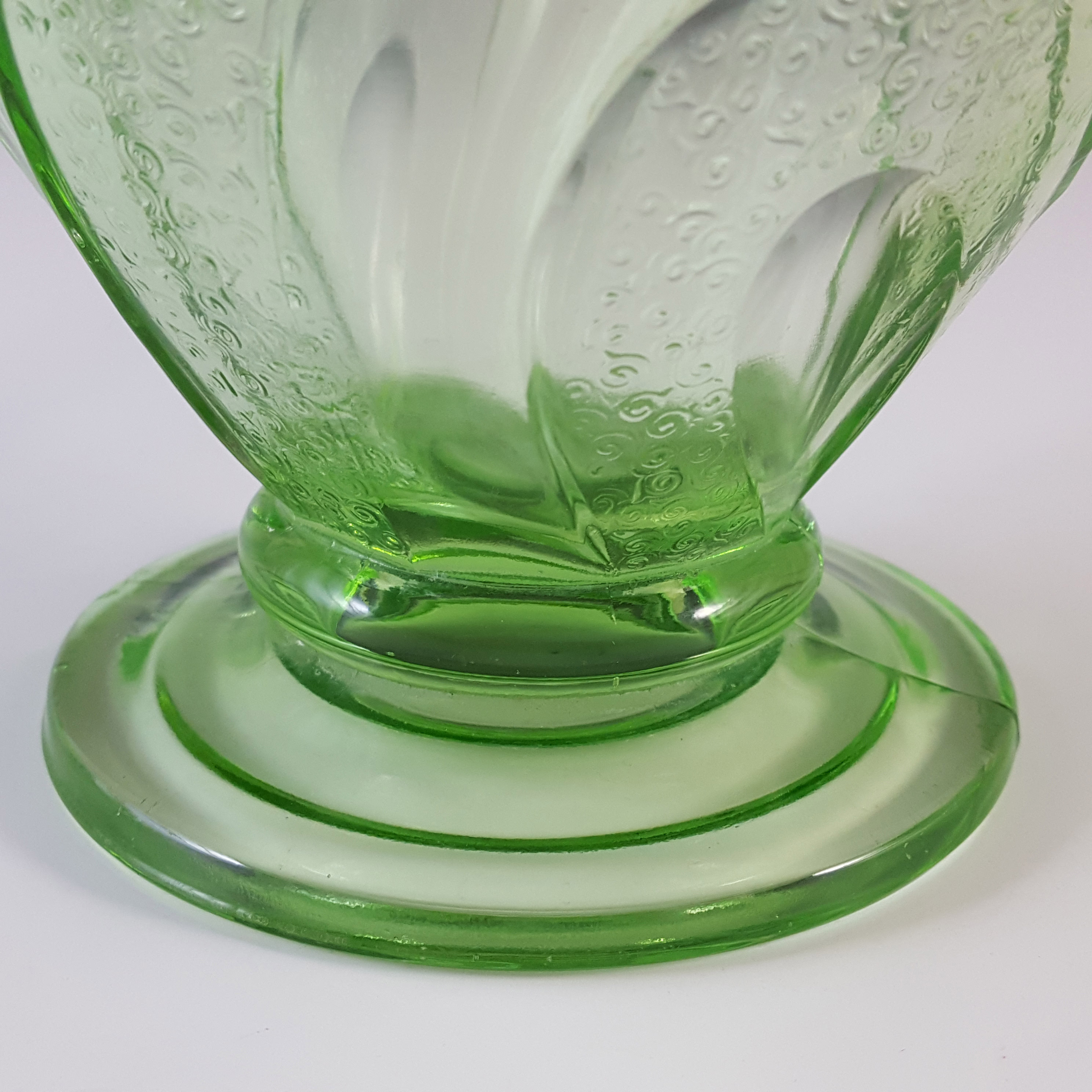 Sowerby #2616 Art Deco Vintage Green Glass Celery Vase - Click Image to Close