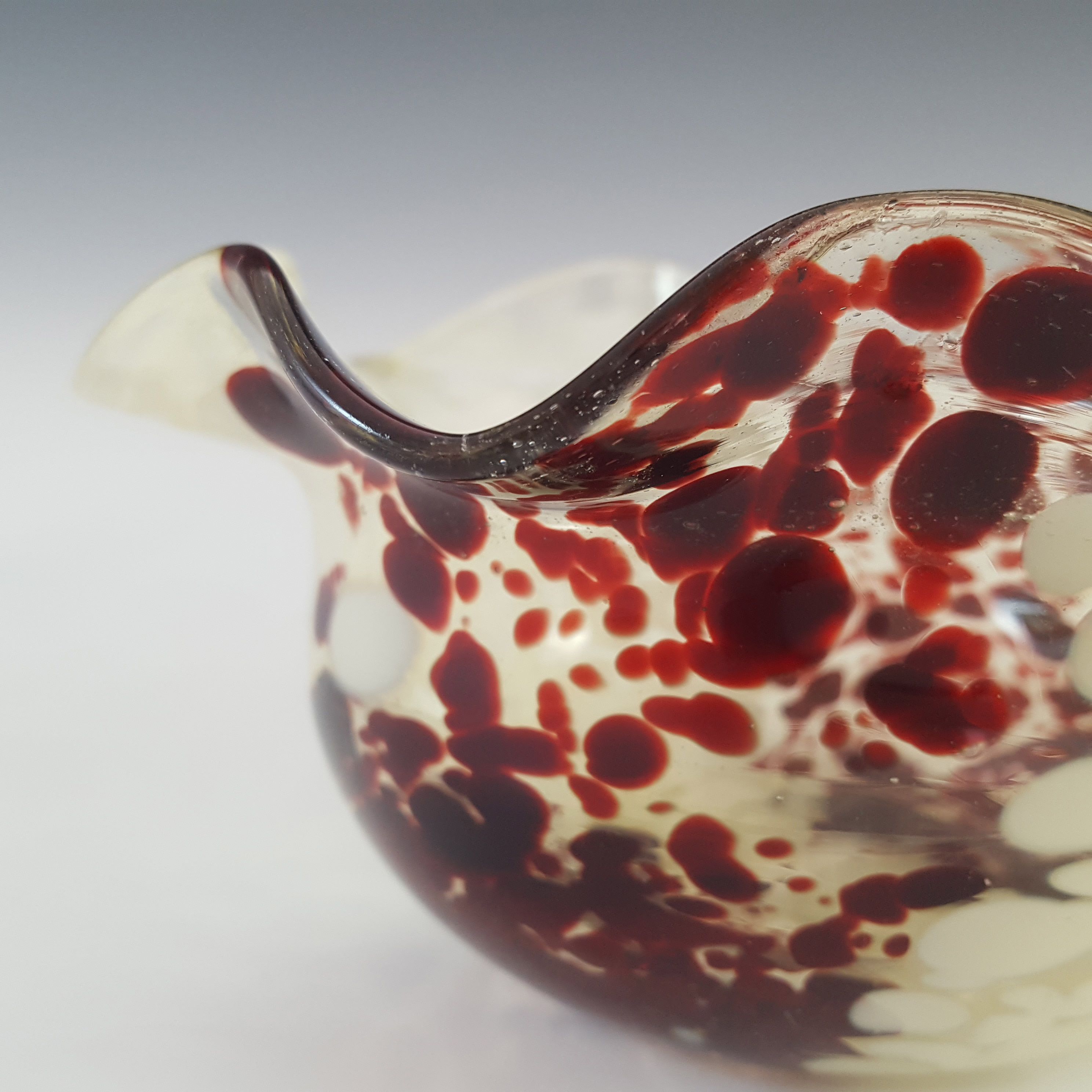 Vintage Red & White Hand Blown Speckled Glass Bowl - Click Image to Close