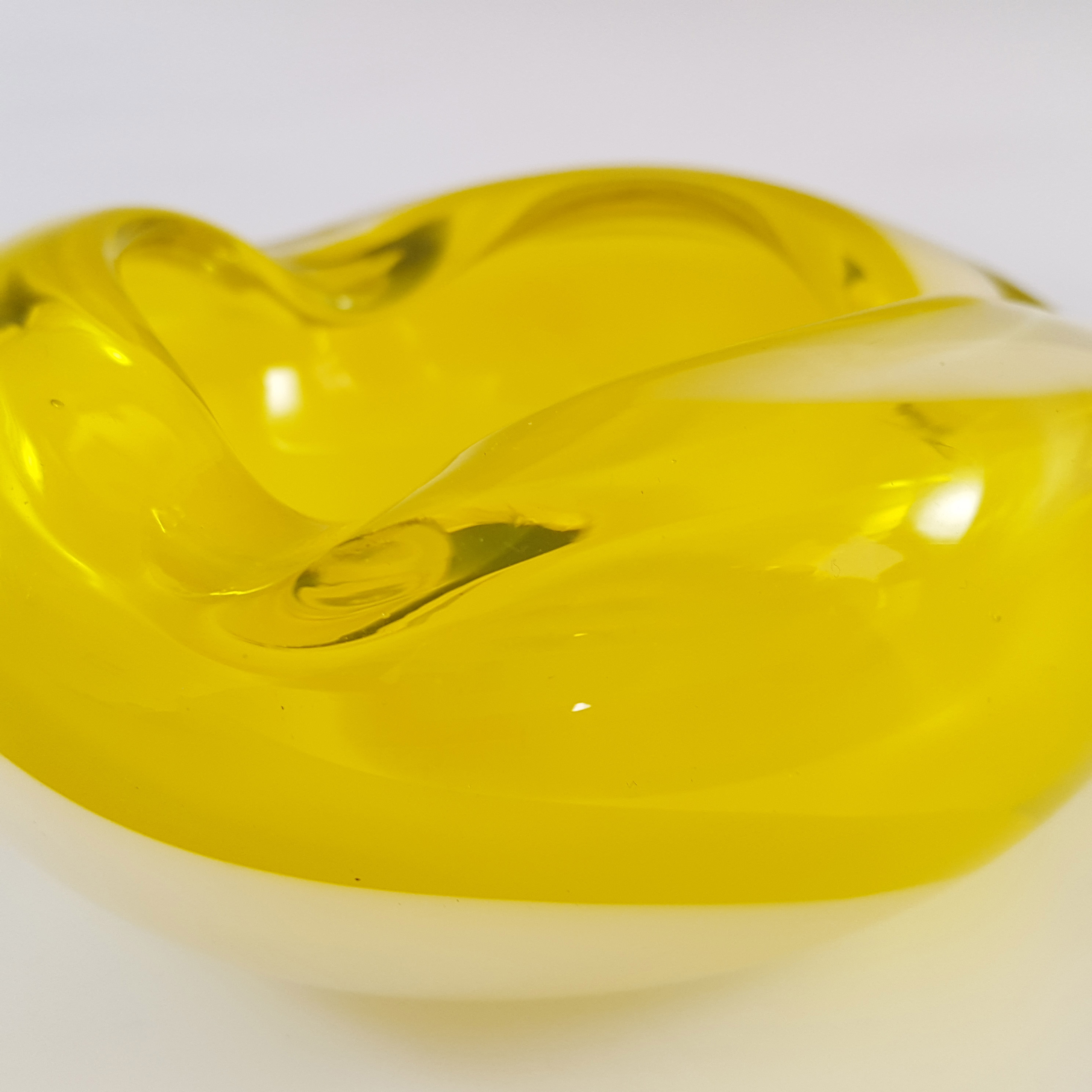 (image for) Japanese Yellow & White Striped Retro Glass Bowl / Ashtray - Click Image to Close