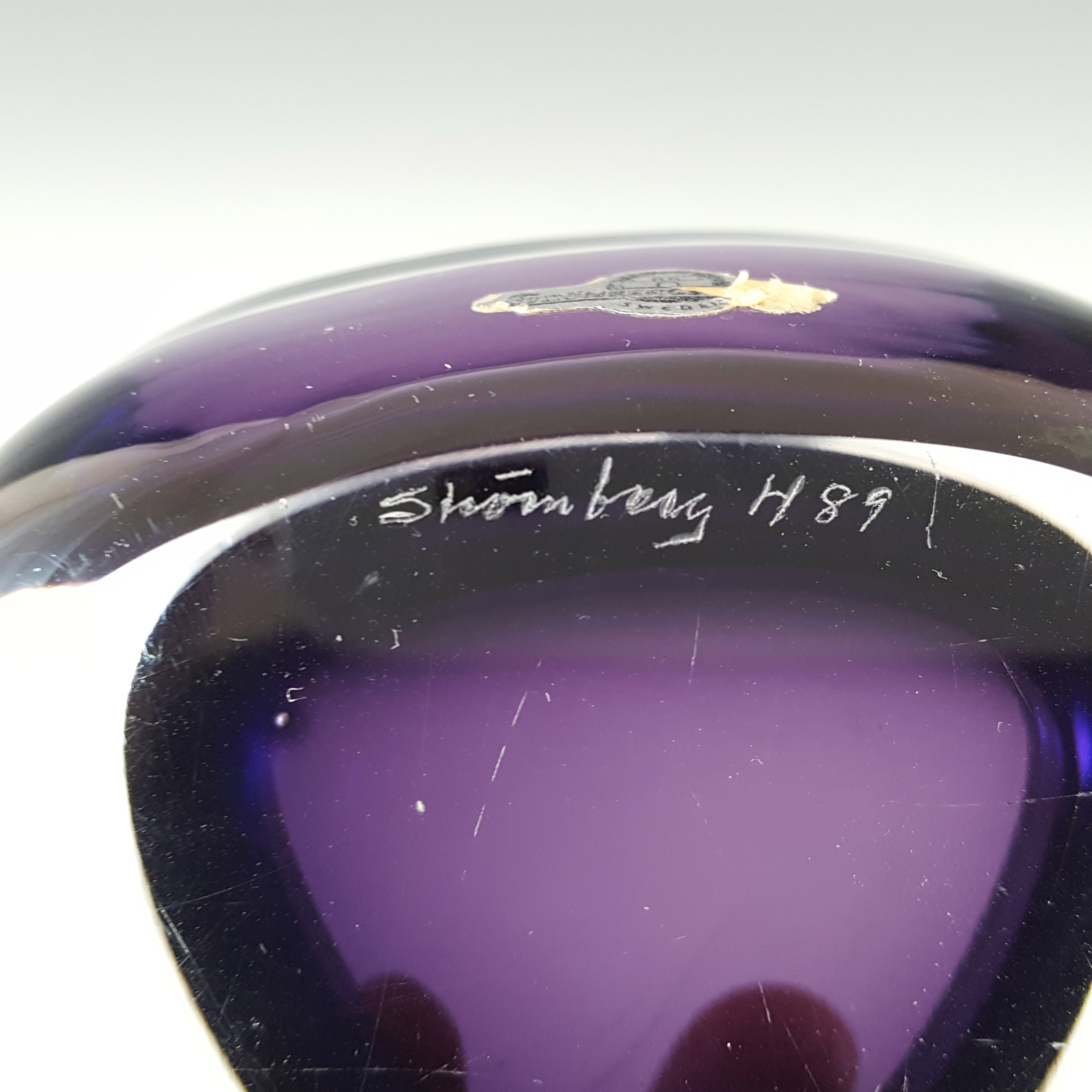 Strömberg #H89 Swedish Purple Cased Glass Ashtray Bowl - Signed - Click Image to Close