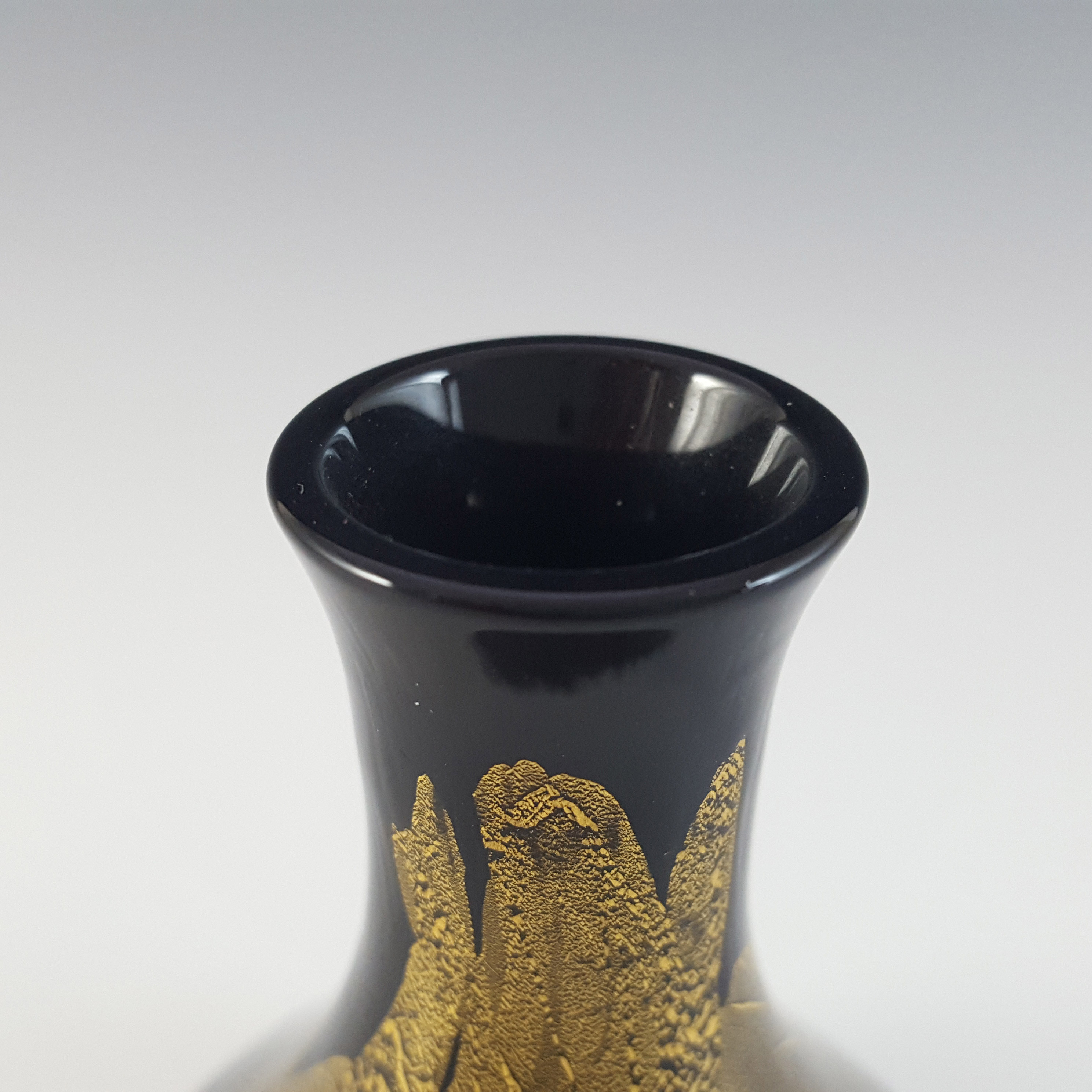 (image for) MARKED Stuart Strathearn Black & Gold Leaf Vintage Glass Vase - Click Image to Close