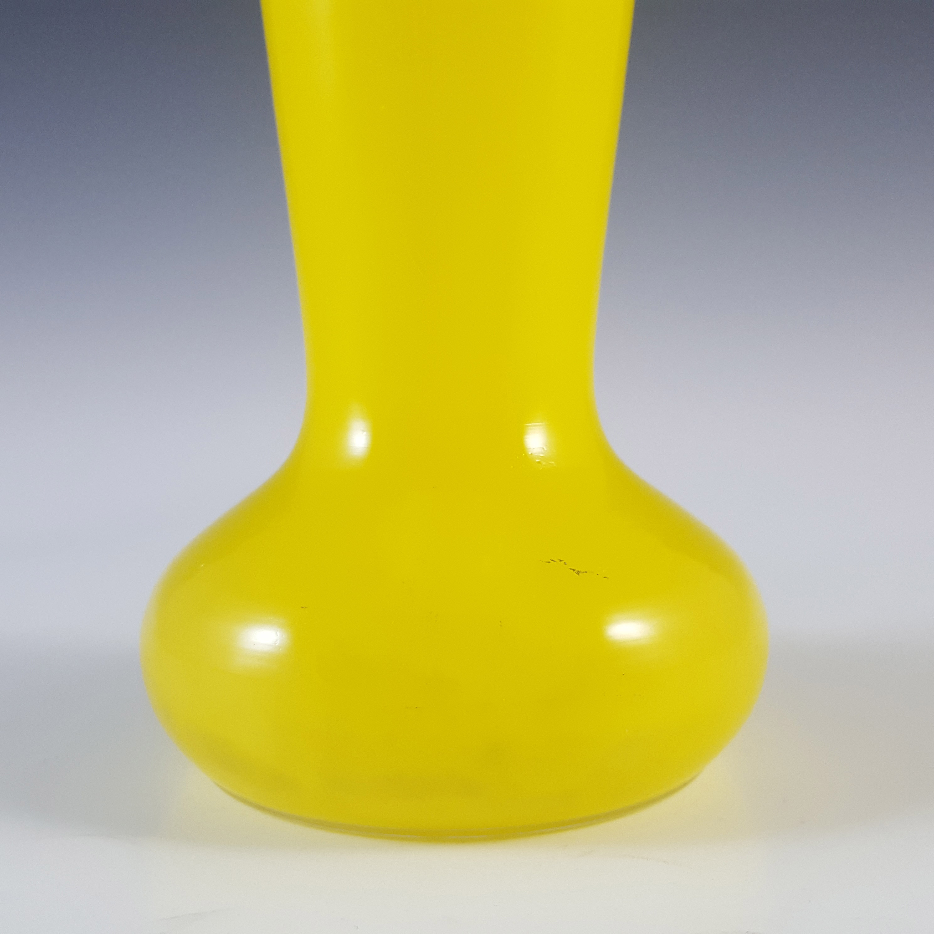 Czech / Bohemian Art Deco Yellow & Black Tango Glass Vase - Click Image to Close