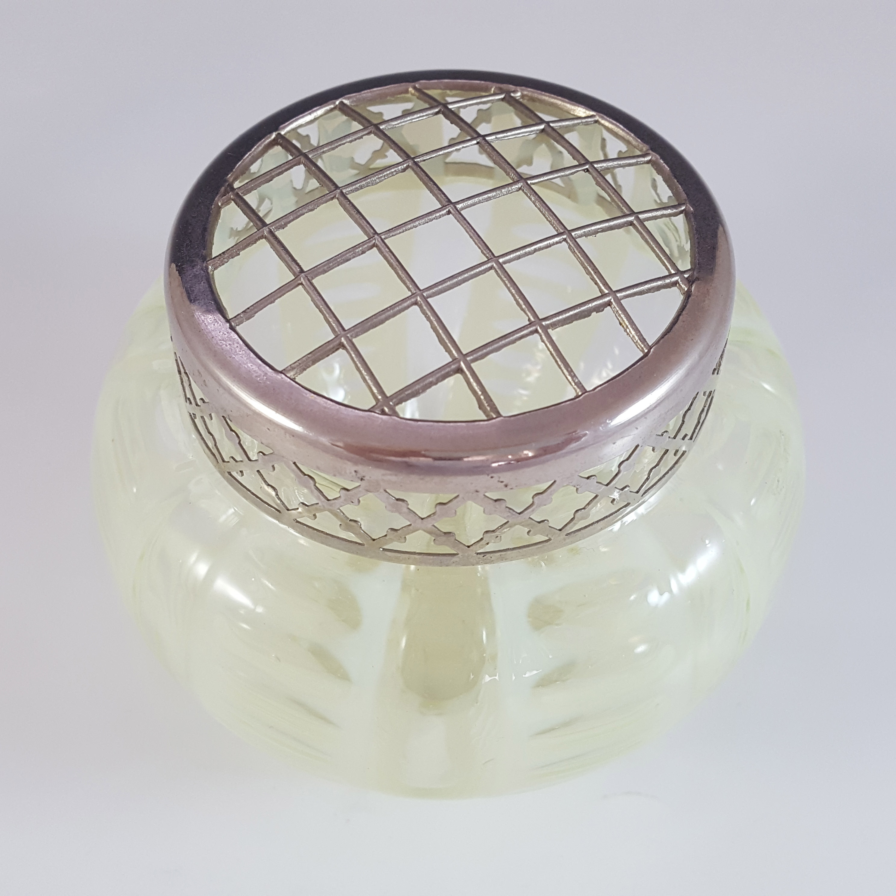 (image for) Victorian / Art Nouveau Uranium Vaseline Glass Posy Vase - Click Image to Close