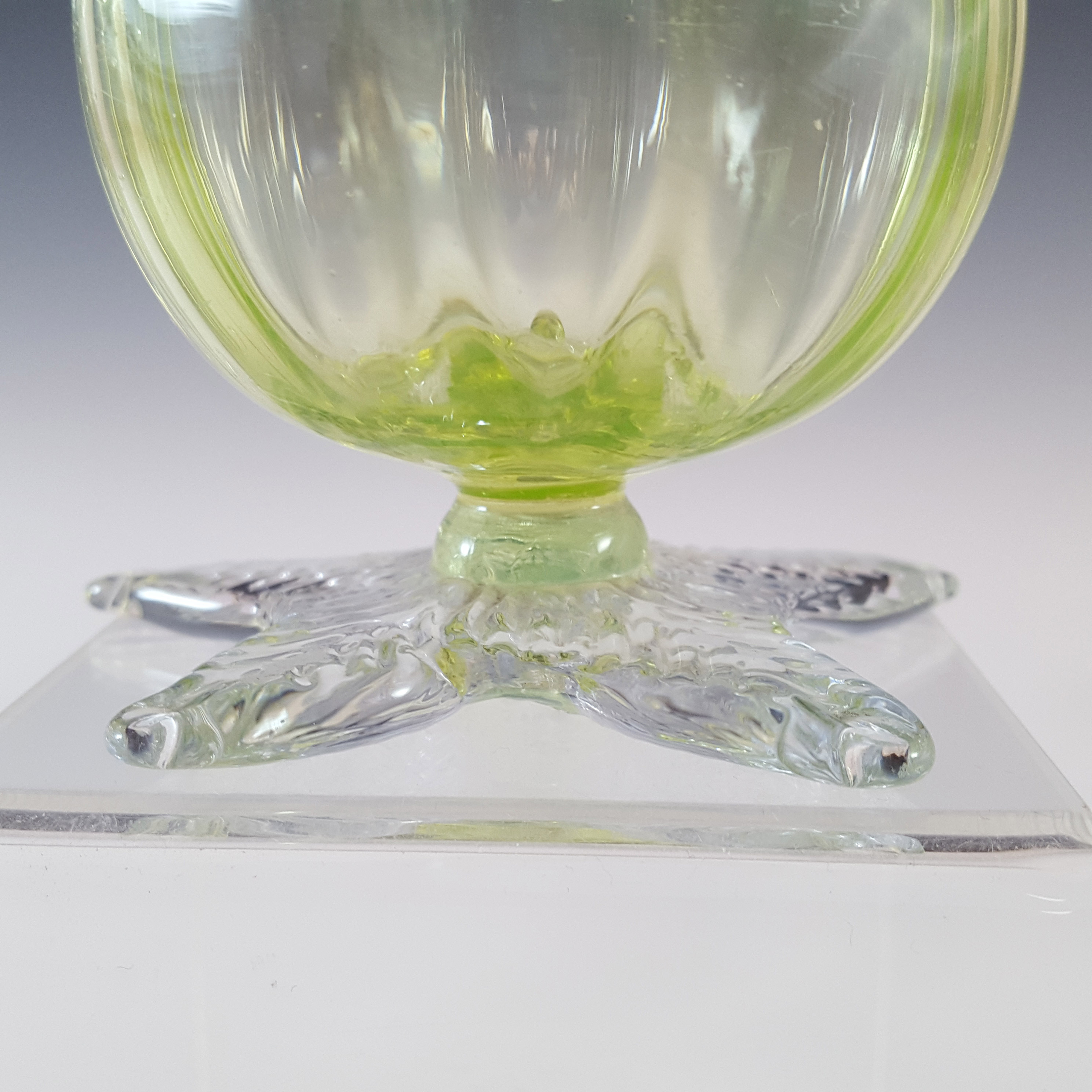 Victorian Vaseline / Uranium Opalescent Glass Antique Vase - Click Image to Close
