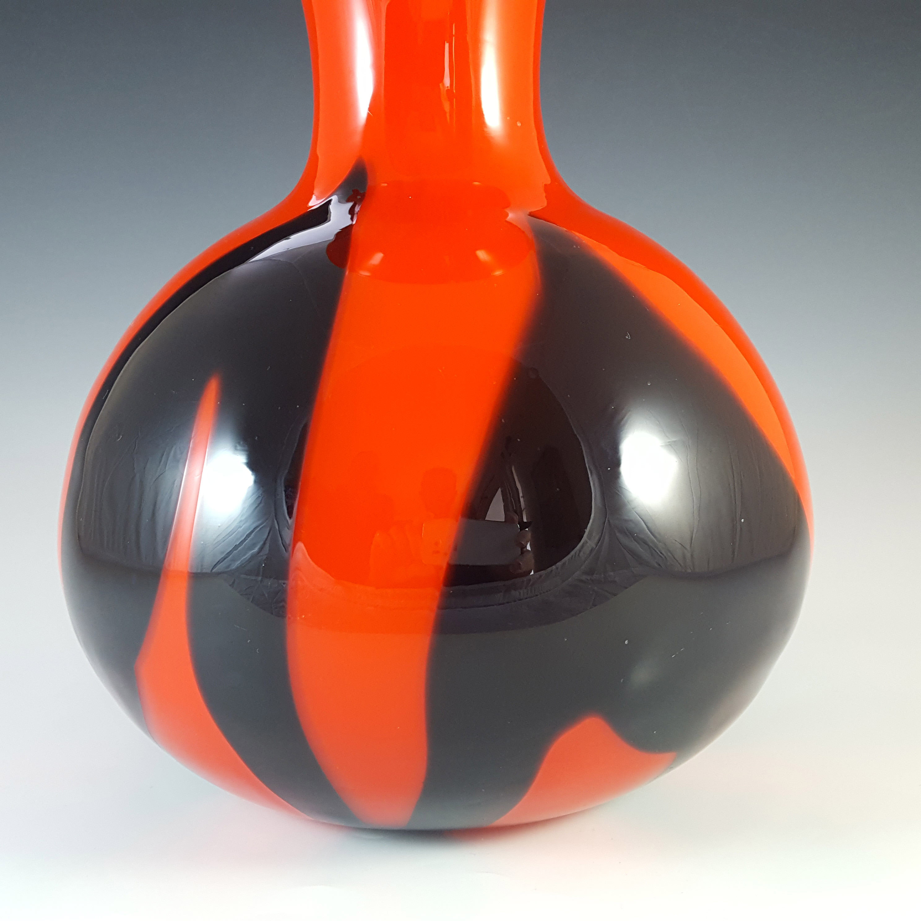 (image for) Vetreria Artigiana Sanminiatello Empoli Italian Red & Black Glass Vase - Click Image to Close