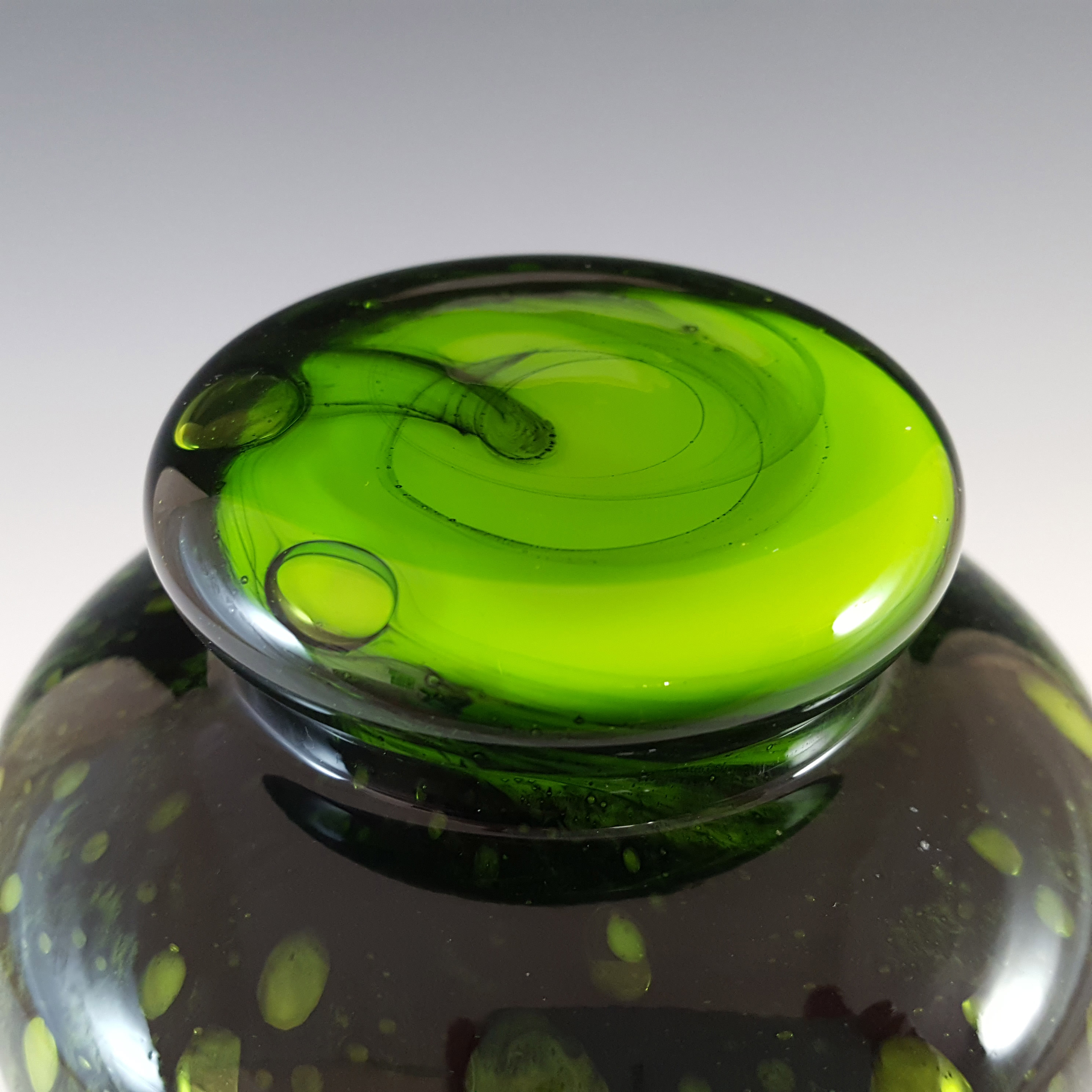 V.B. Opaline Florence Empoli Vintage Green & Black Glass Vase - Click Image to Close