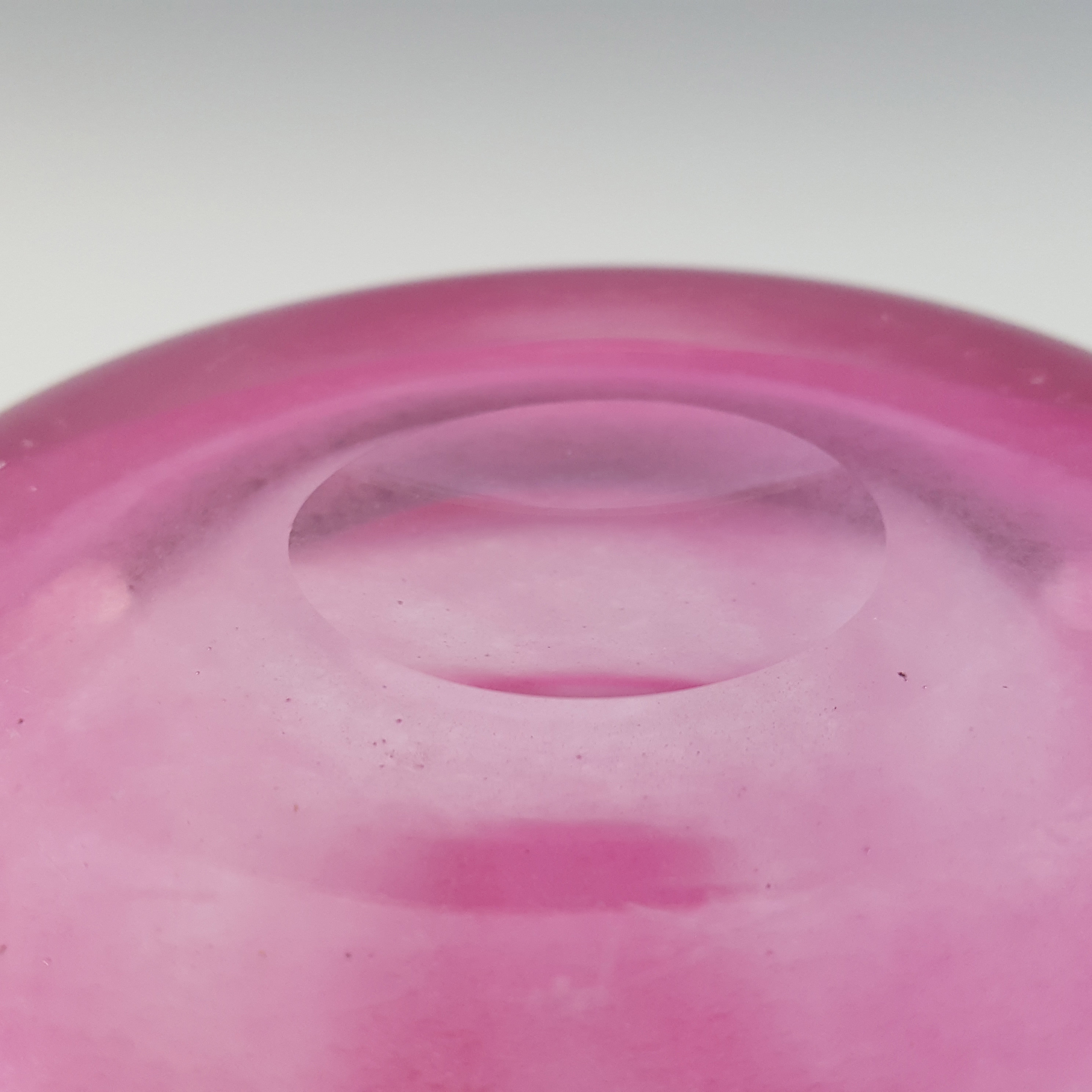 (image for) Wedgwood / Stennett-Willson Pink Glass Studio Vase RSW103/1 - Click Image to Close