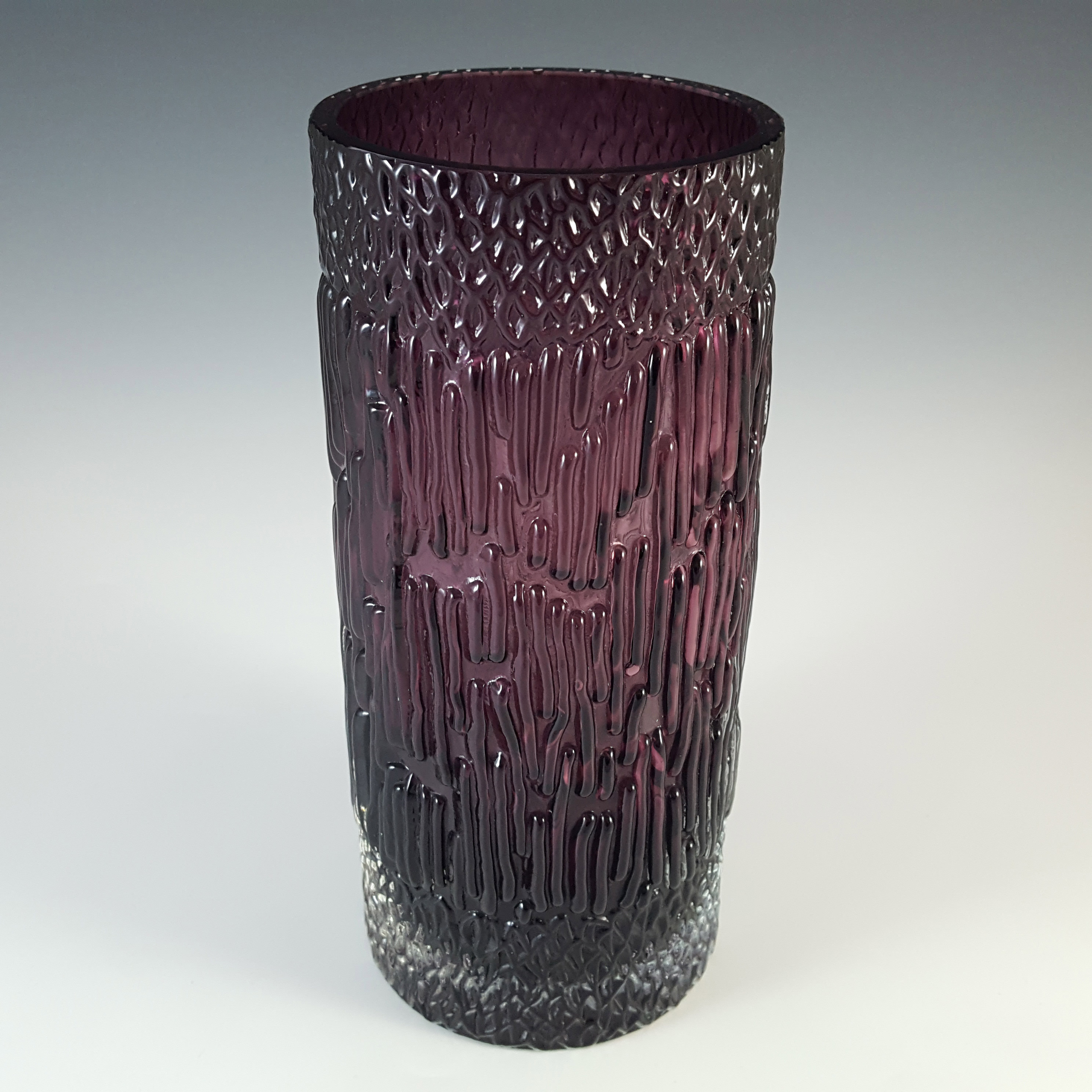 (image for) MARKED Wedgwood / Stennett-Willson Purple Glass Textured Vase RSW626 - Click Image to Close