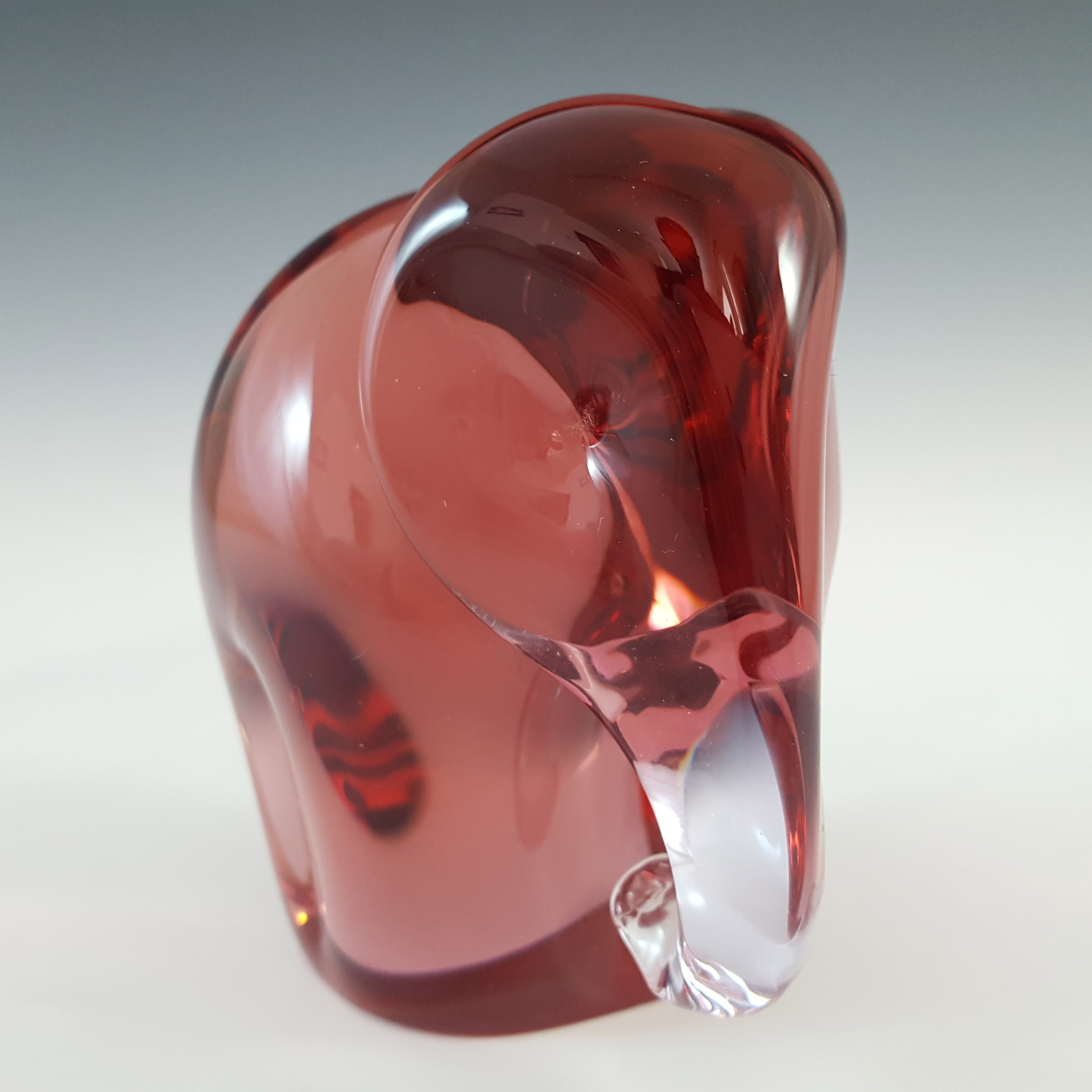 (image for) Wedgwood Lilac / Pink Glass Vintage Elephant Paperweight RSW409 - Click Image to Close