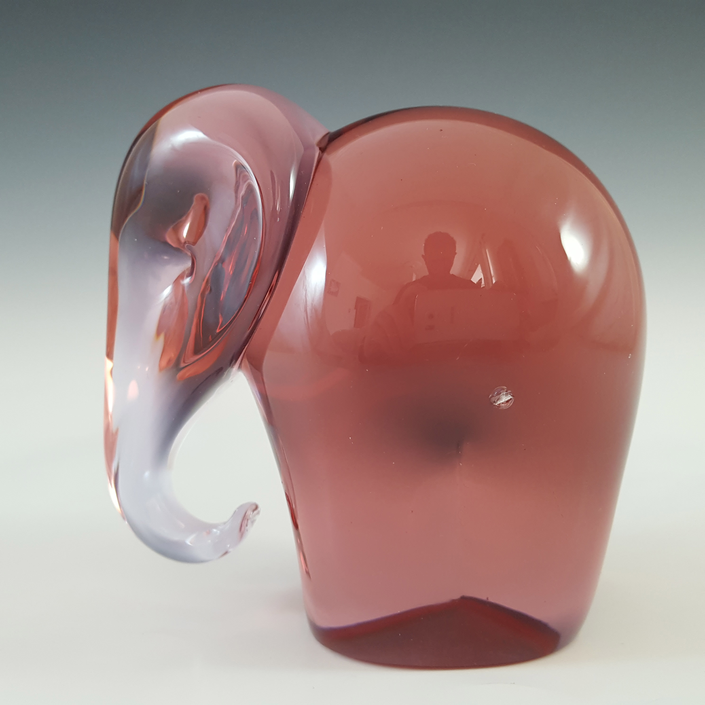 Wedgwood Lilac / Pink Glass Vintage Elephant Paperweight RSW409 - Click Image to Close