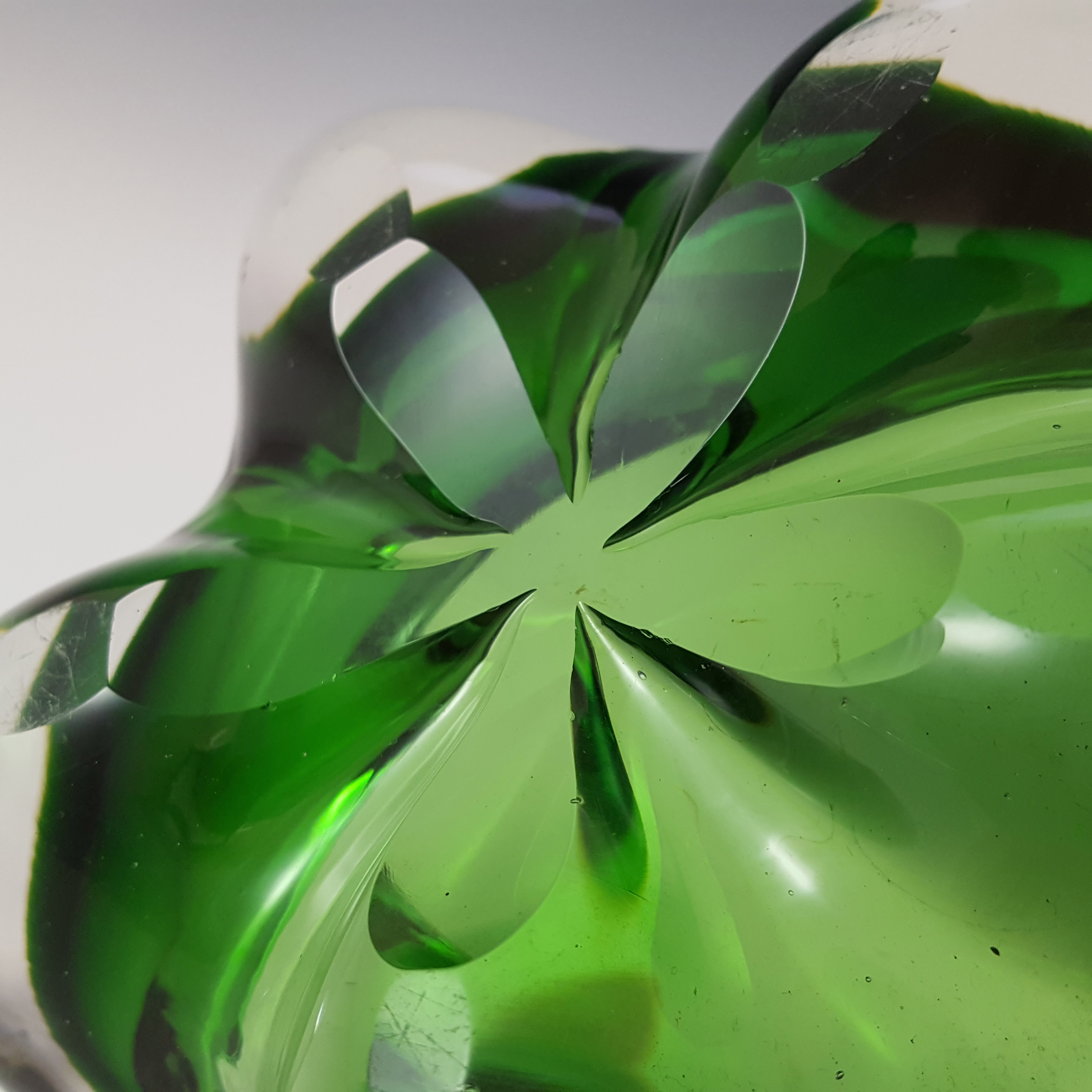 (image for) Whitefriars #9625 Meadow Green Glass Lobed Bowl / Ashtray - Click Image to Close