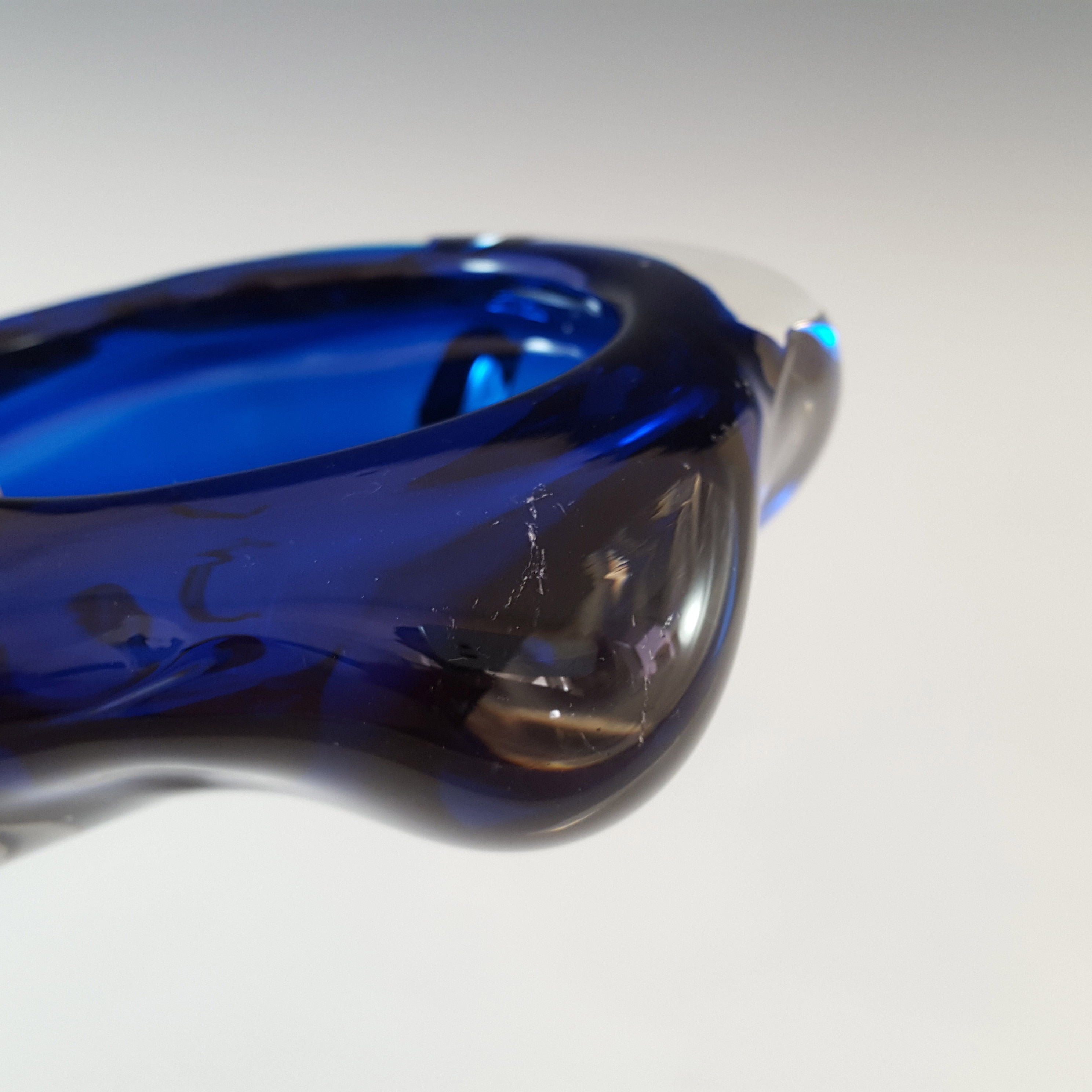 (image for) Whitefriars #9625 Blue Glass Vintage Lobed Bowl / Ashtray - Click Image to Close