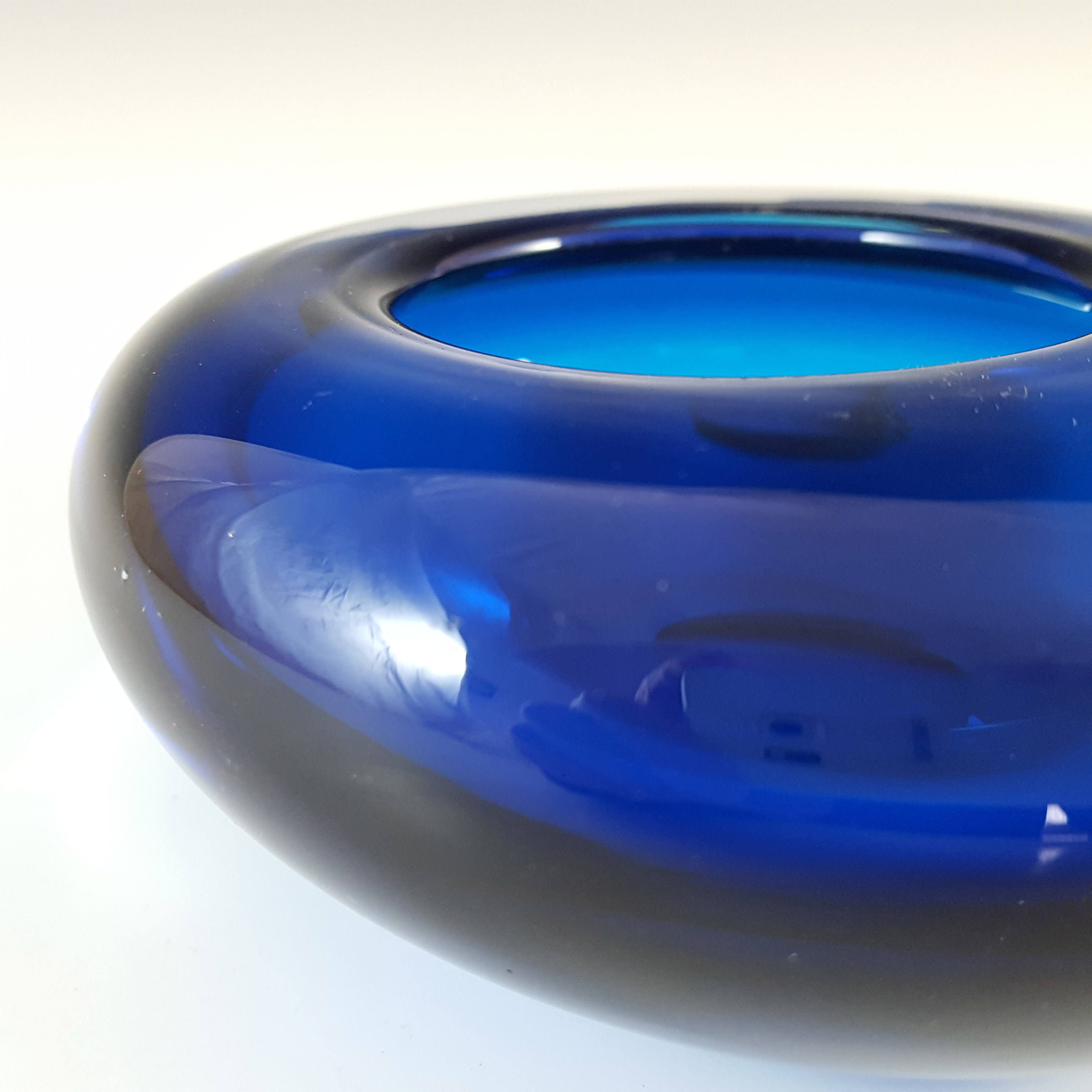 (image for) Whitefriars #9645 Blue Glass Vintage Bowl / Ashtray - Labelled - Click Image to Close