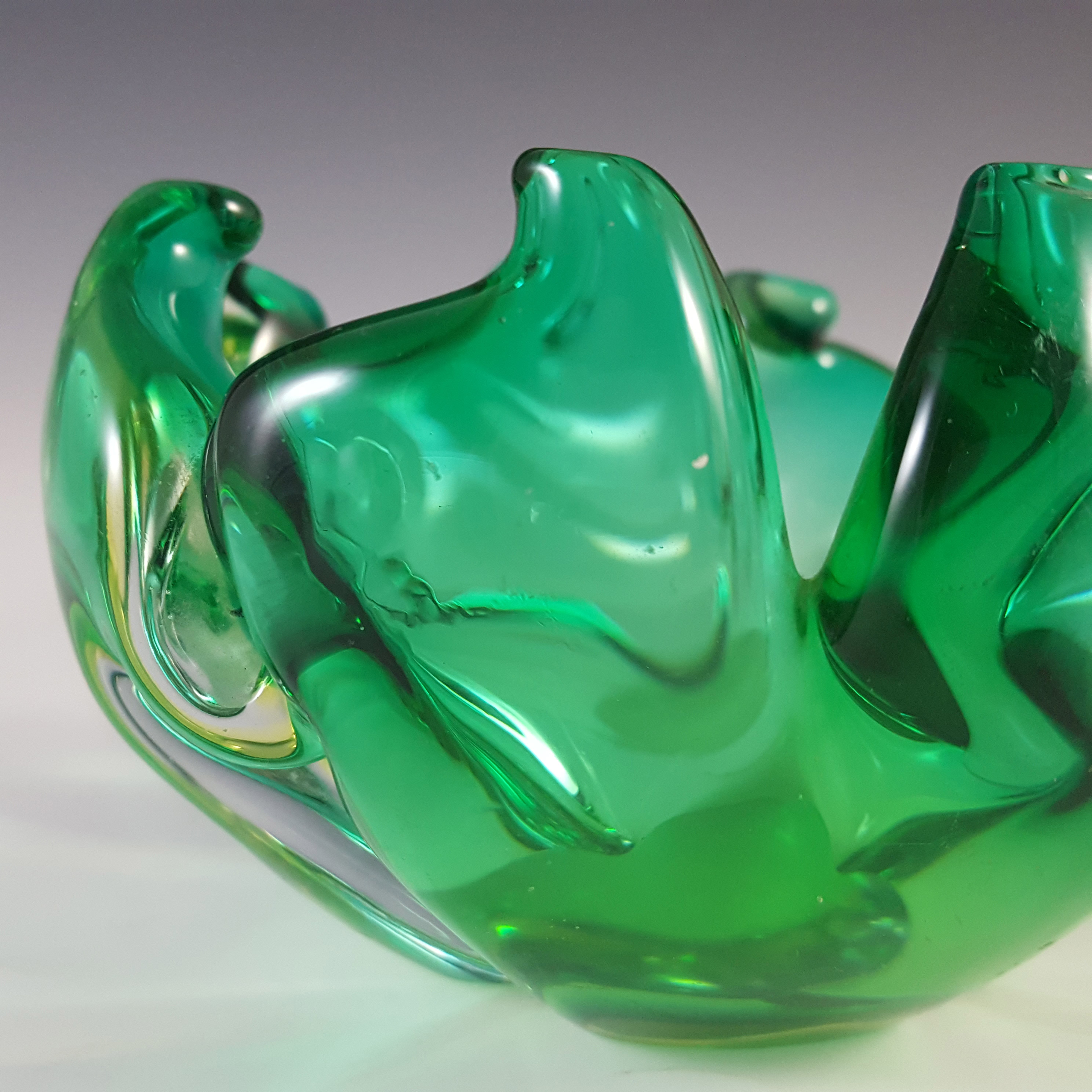 (image for) Arte Nuova Pustetto & Zanetti Murano Green & Uranium Sommerso Glass Bowl - Click Image to Close