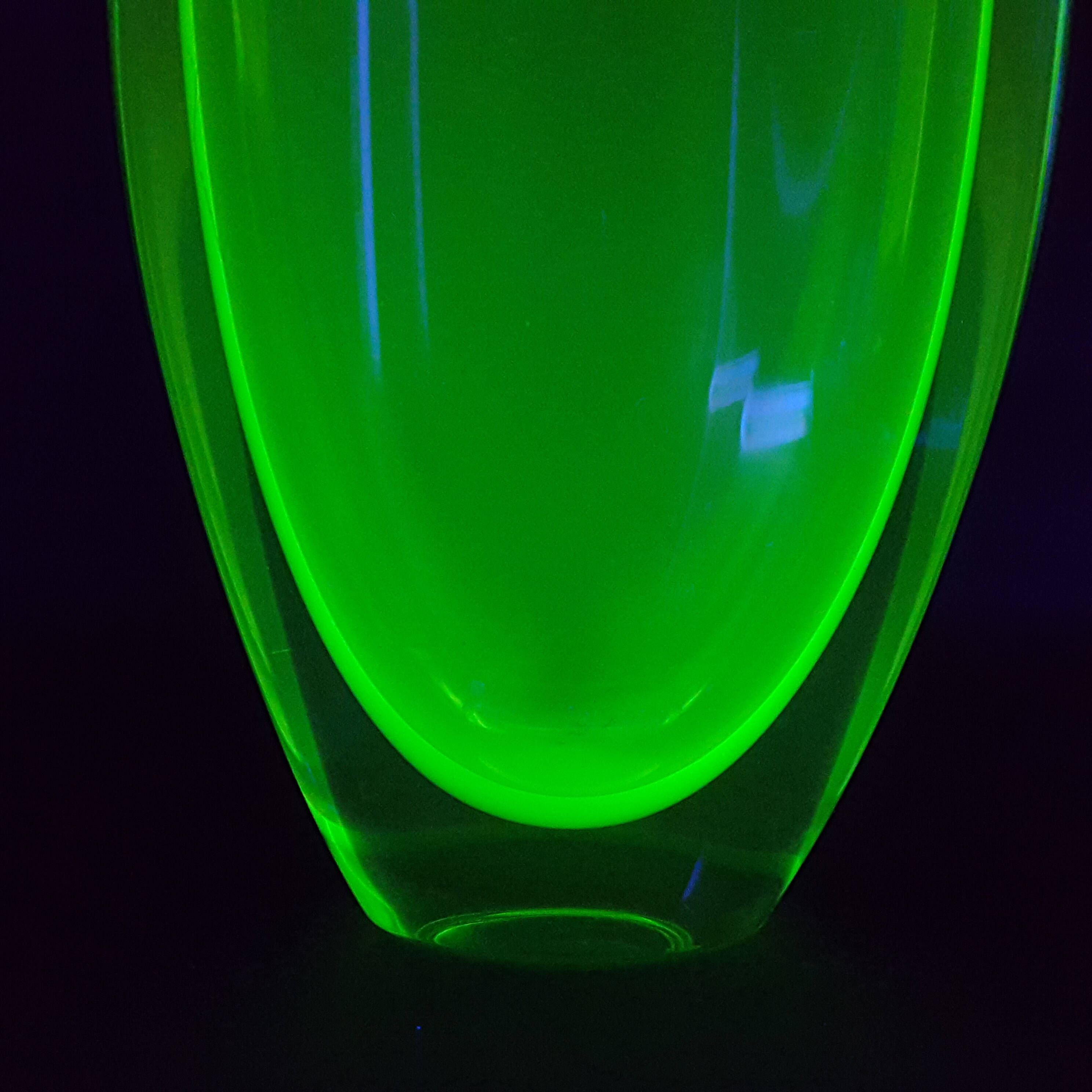 (image for) Arte Nuova Pustetto & Zanetti Murano Sommerso Uranium Glass Vase - Click Image to Close