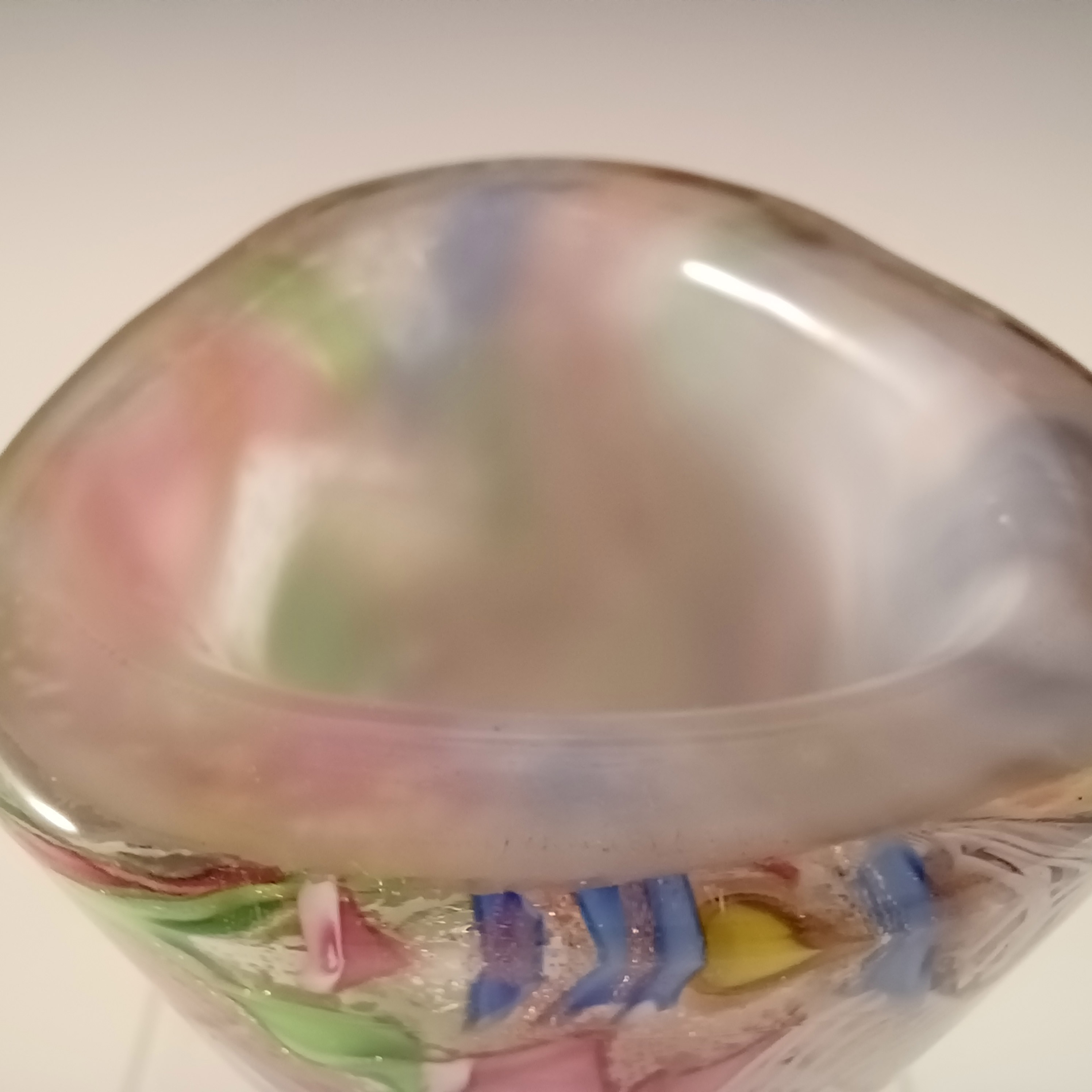 (image for) AVEM Murano Zanfirico Bizantino / Tutti Frutti White Glass Vase - Click Image to Close