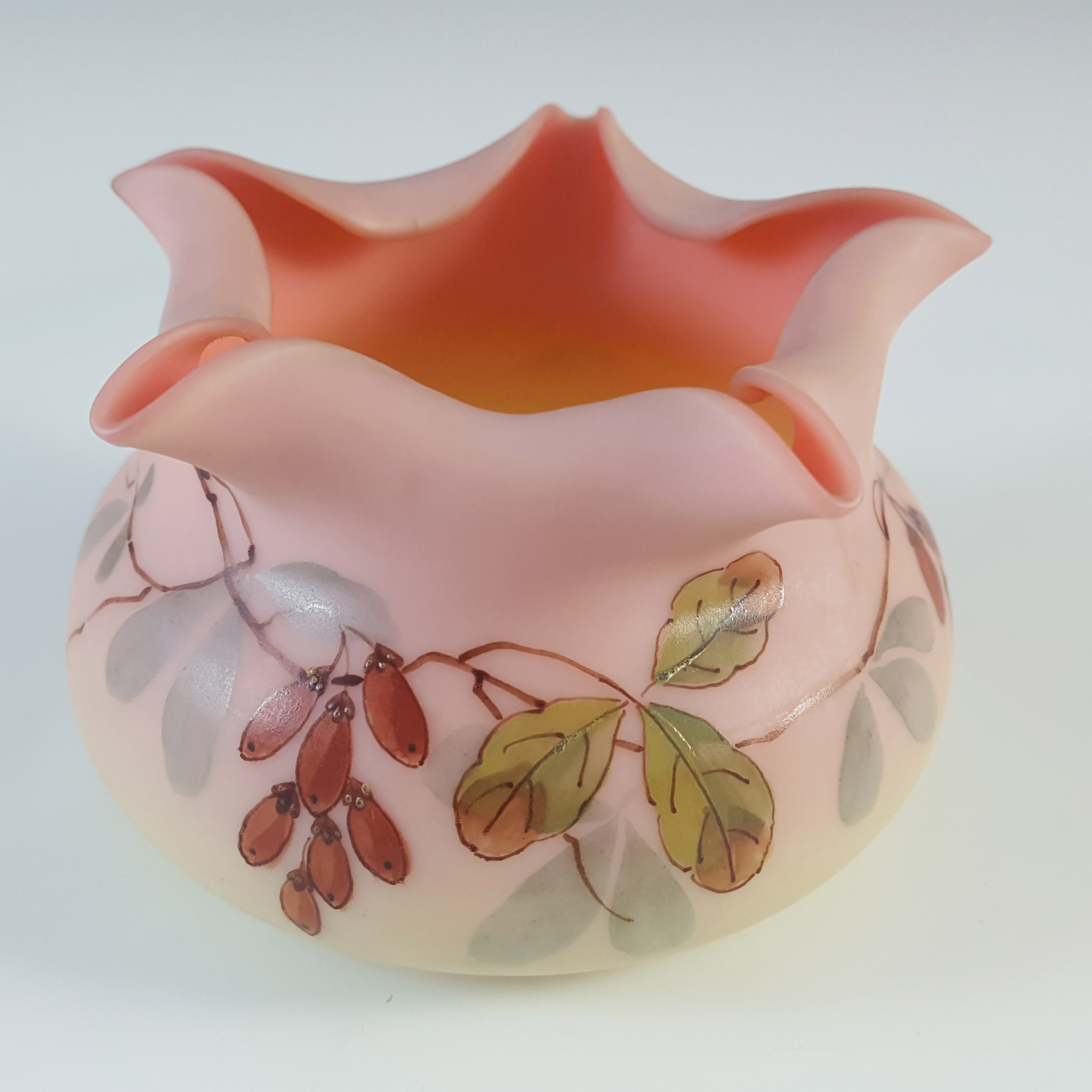 MARKED Thomas Webb Victorian Burmese Uranium Glass Vase - Click Image to Close
