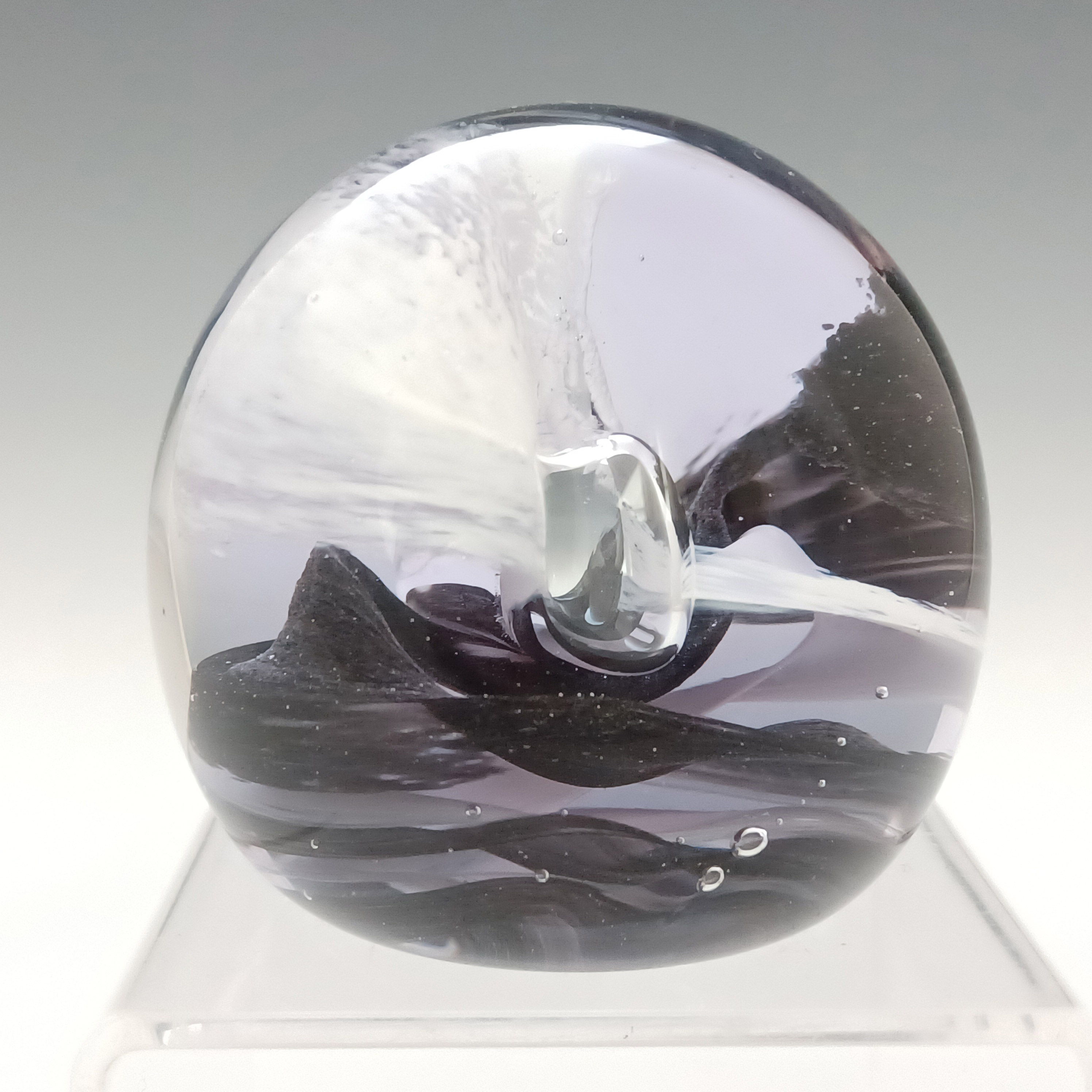 (image for) MARKED Caithness Vintage Black & White Glass "Streamers" Paperweight - Click Image to Close