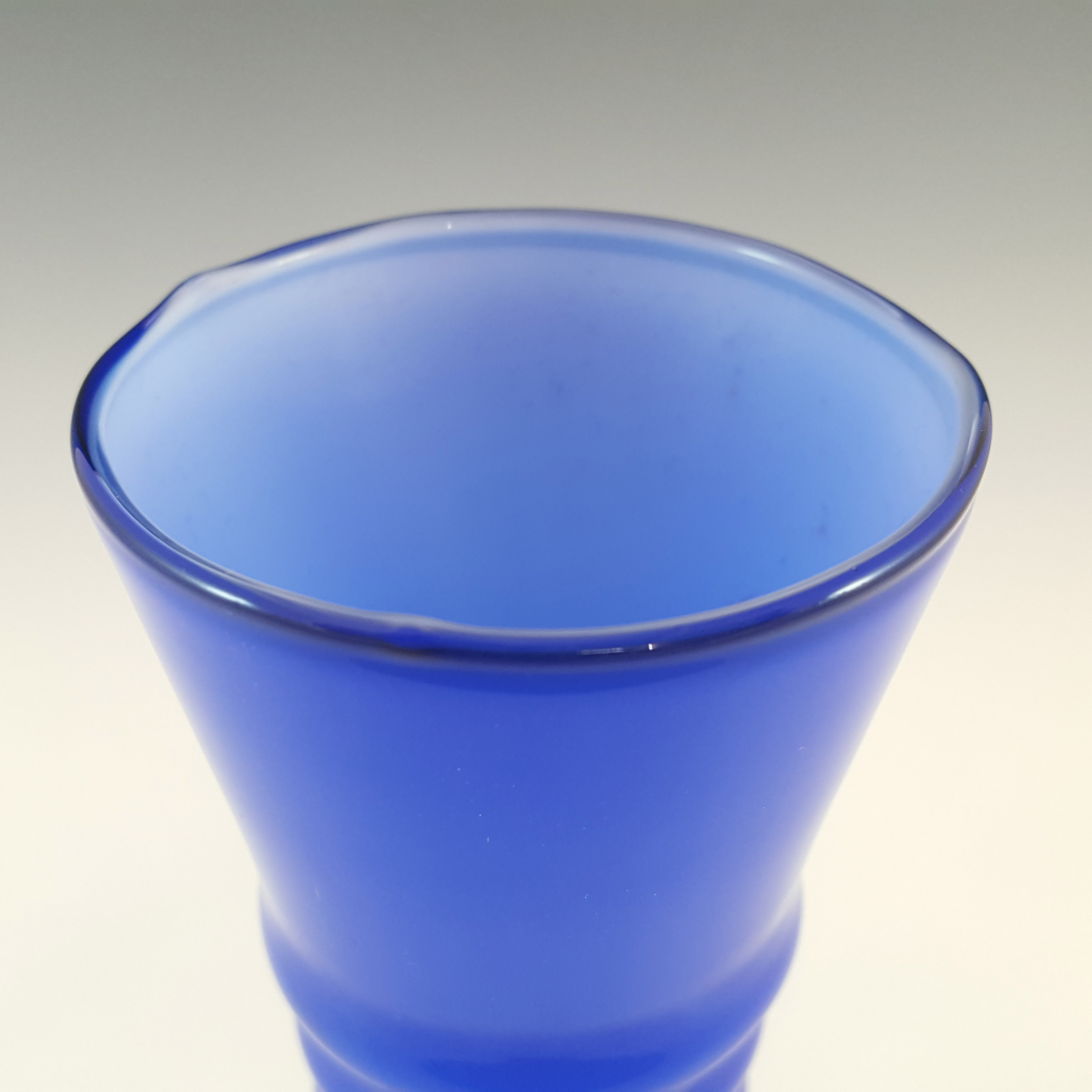 Empoli Vintage Italian Blue Opal Cased Glass Vase - Click Image to Close