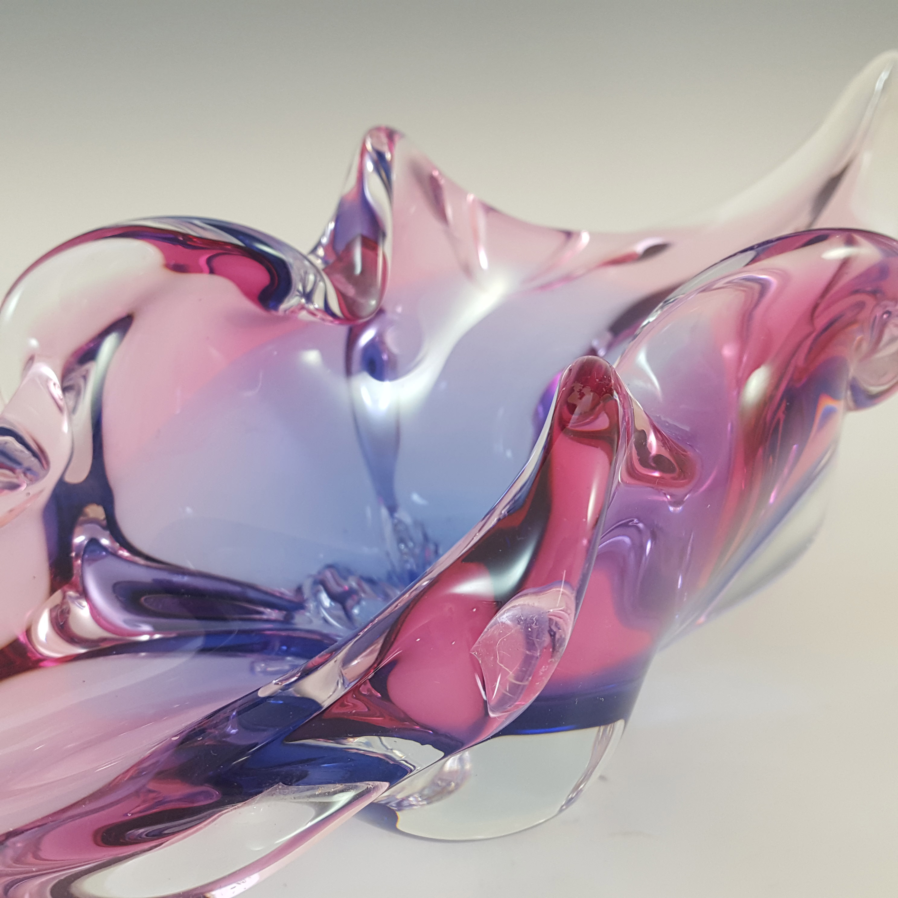 (image for) Chřibská #296/5/29 Czech Pink & Blue Glass Bowl - Click Image to Close