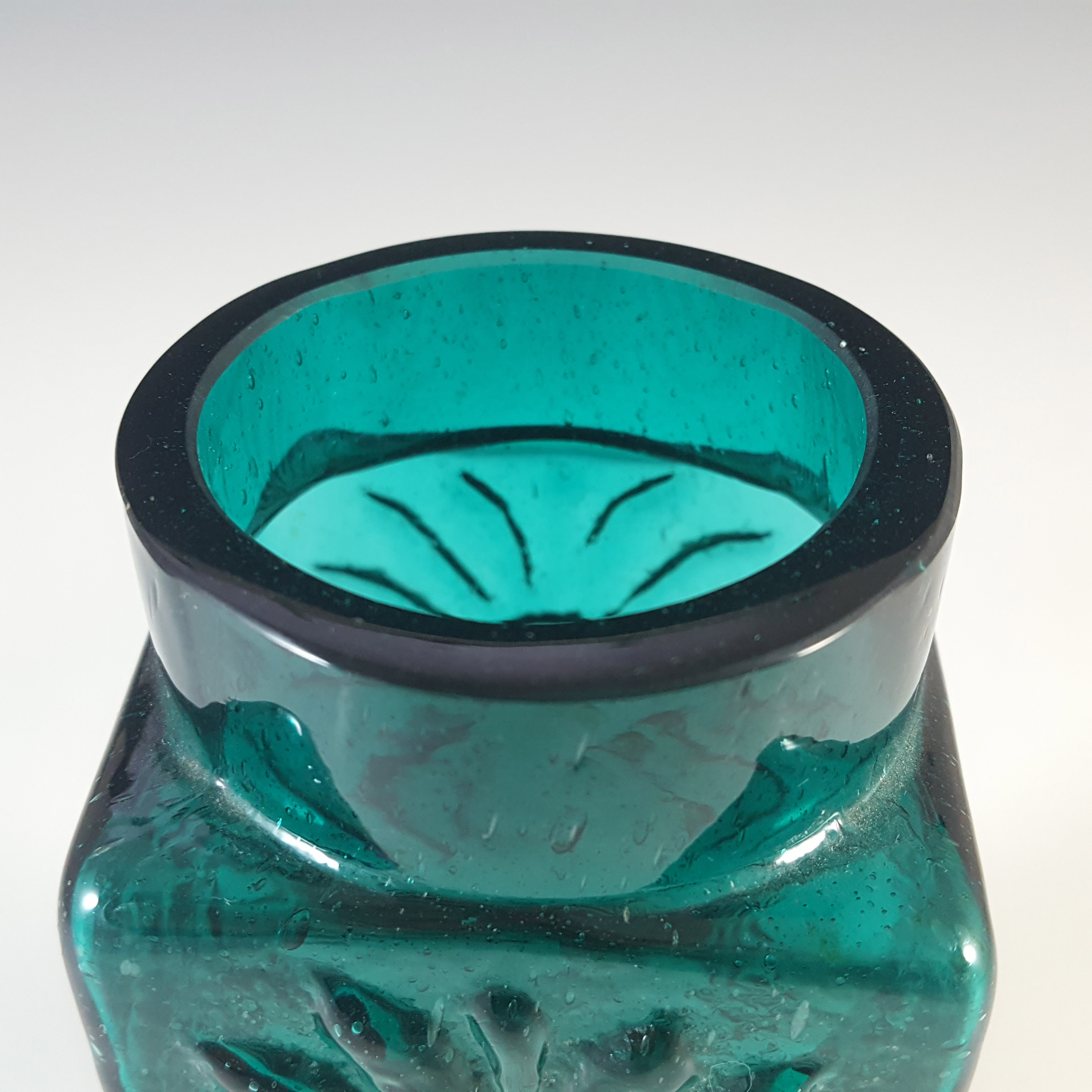(image for) Dartington #FT228 Frank Thrower Green Glass Marguerite Vase - Click Image to Close