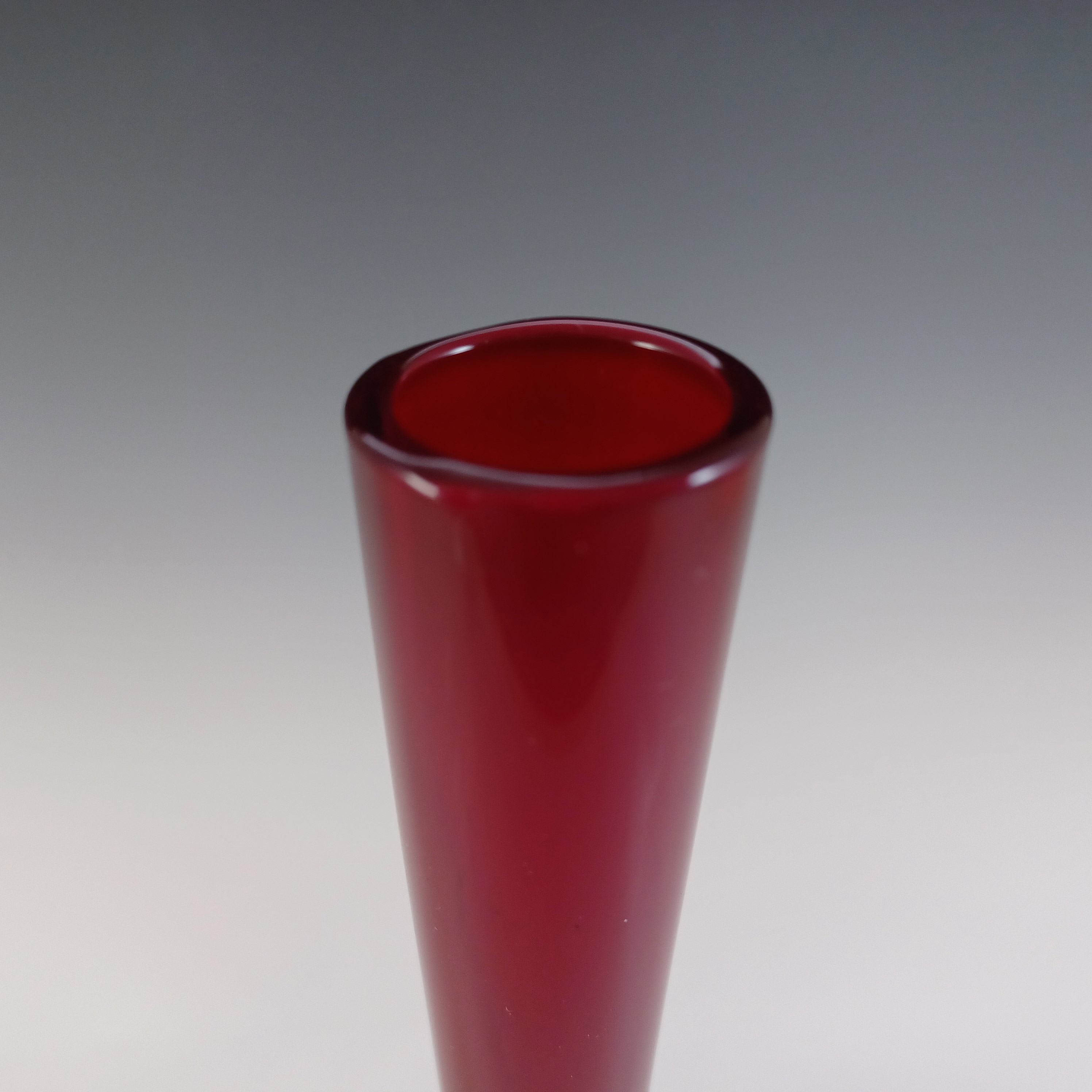 (image for) Elme Swedish / Scandinavian Red Vintage Glass Stem Vase - Click Image to Close