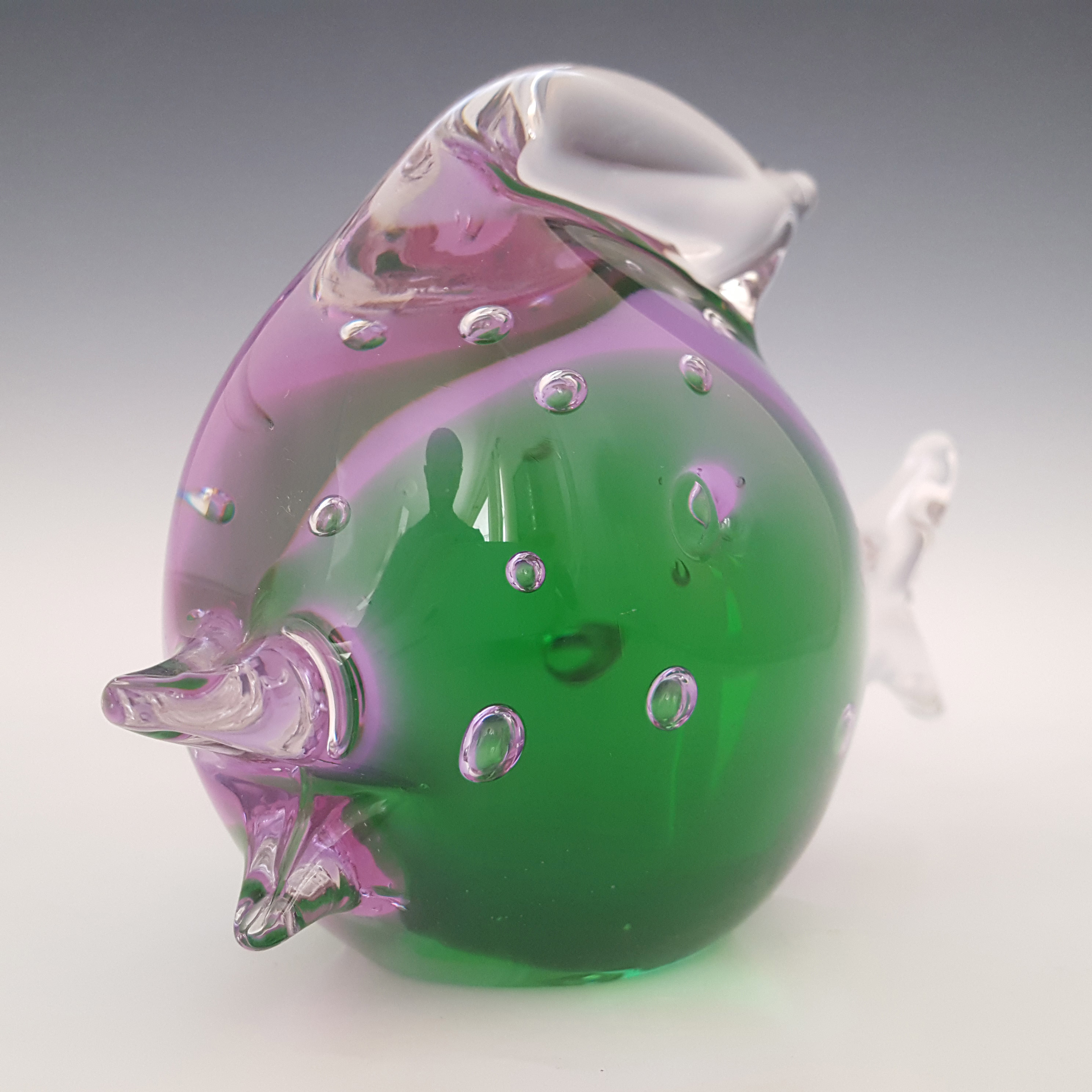 FM Konstglas / Ronneby Neodymium Lilac & Green Glass Fish - Click Image to Close