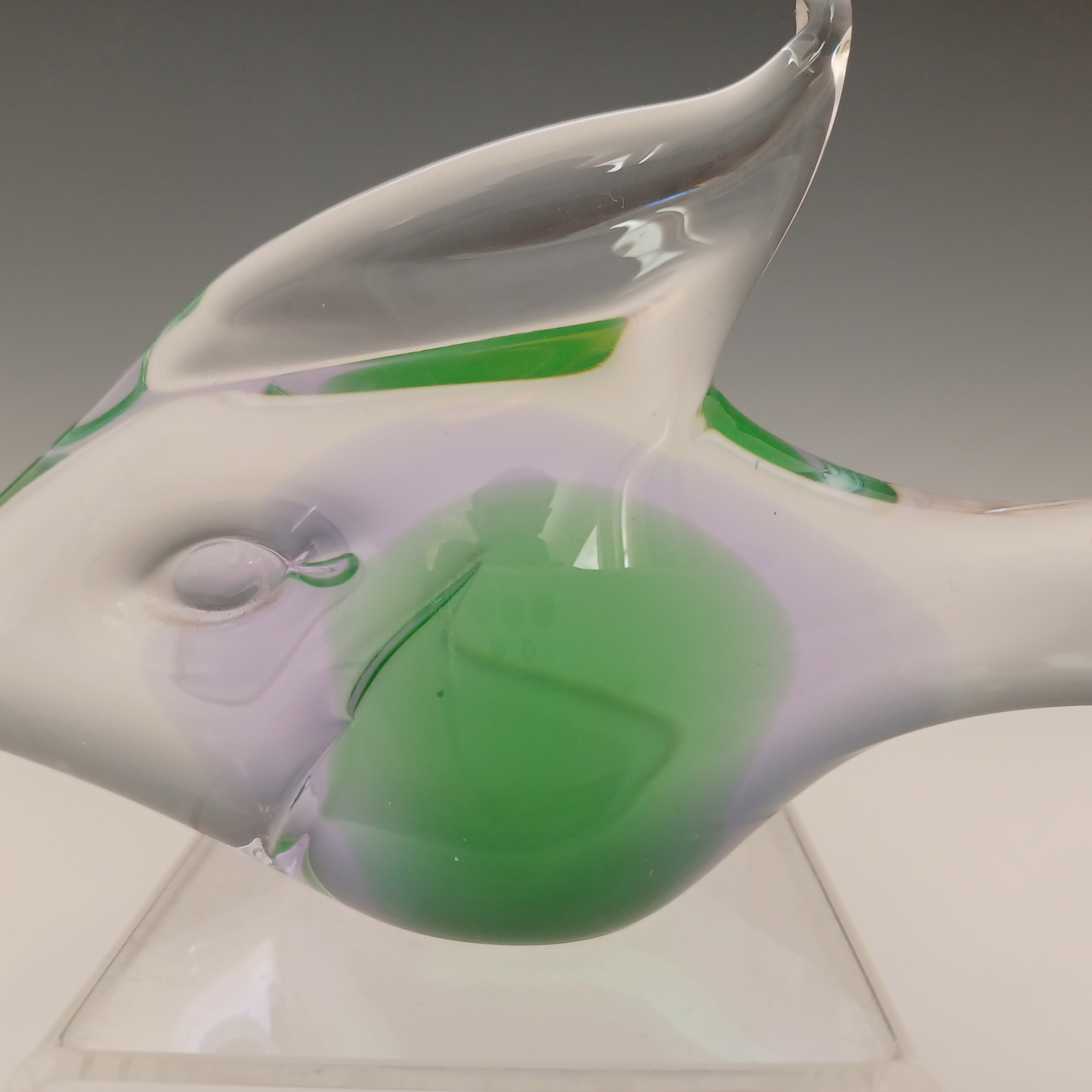 FM Konstglas Neodymium Green & Lilac / Blue Glass Fish B852 - Click Image to Close