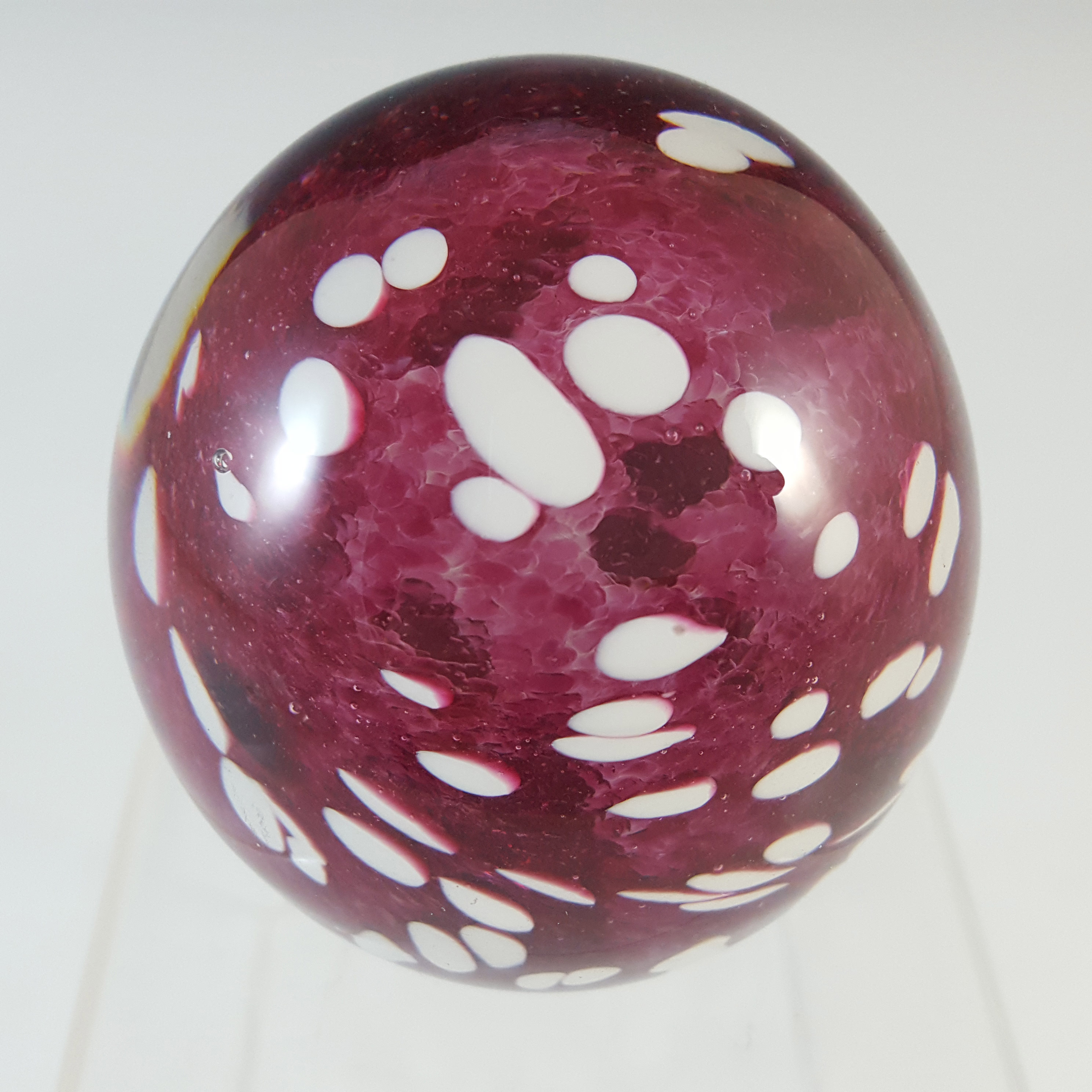 SIGNED Gozo Maltese Pink & White Speckled Glass Paperweight - Click Image to Close
