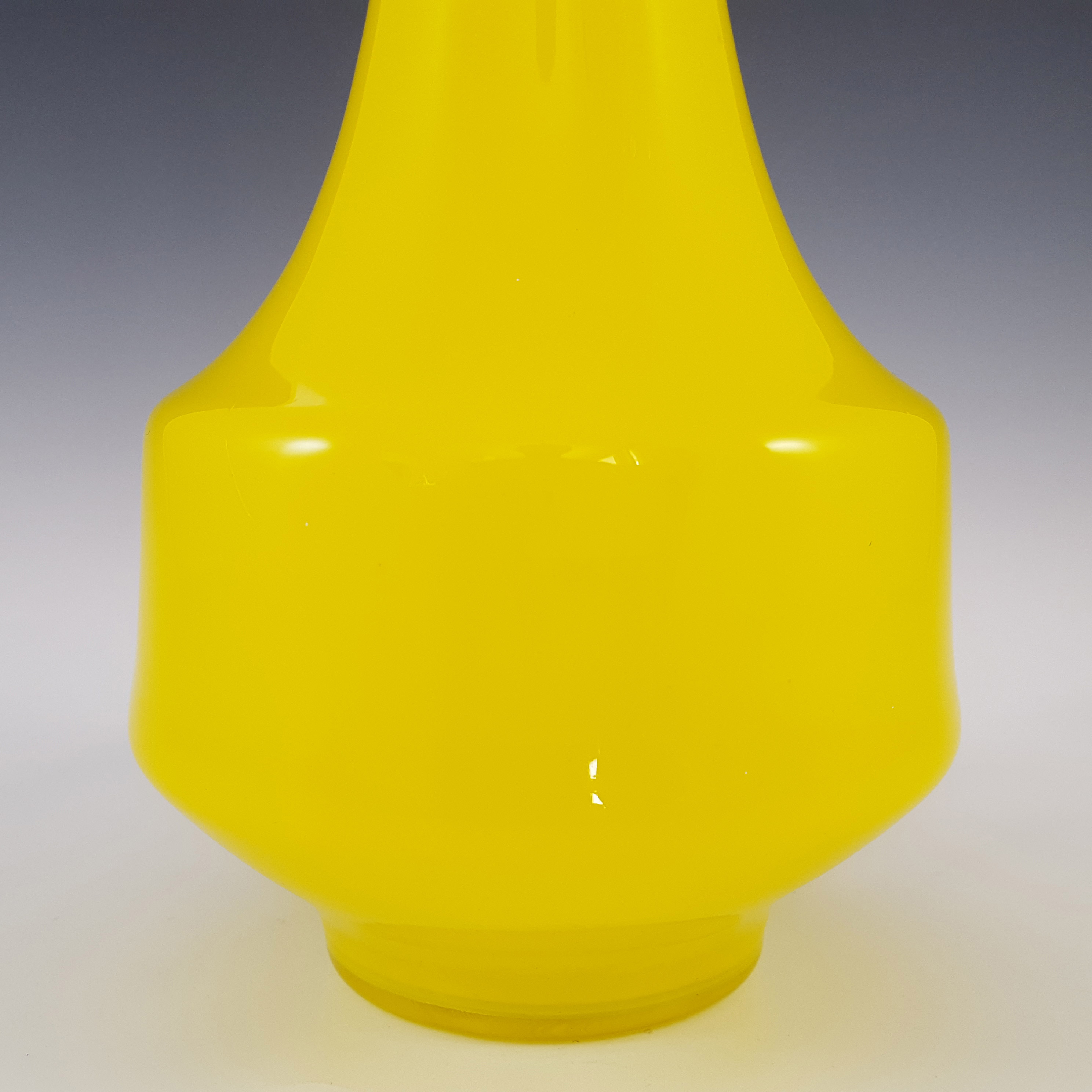 Japanese Vintage Yellow Opal Cased Glass 'Bond Ware' Vase - Click Image to Close