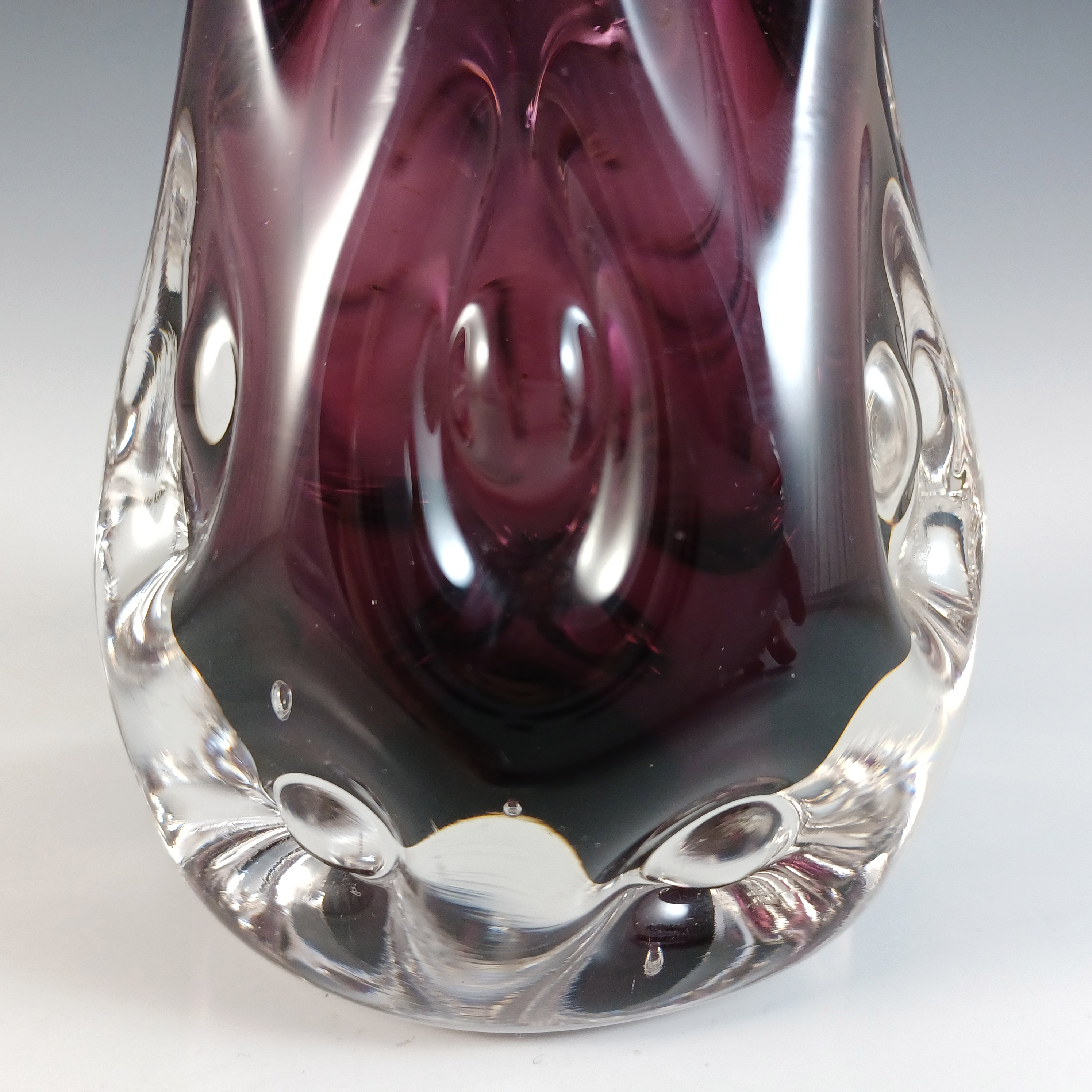 (image for) MARKED Liskeard 1970's Purple Glass "Knobbly" Vase by Jim Dyer - Click Image to Close