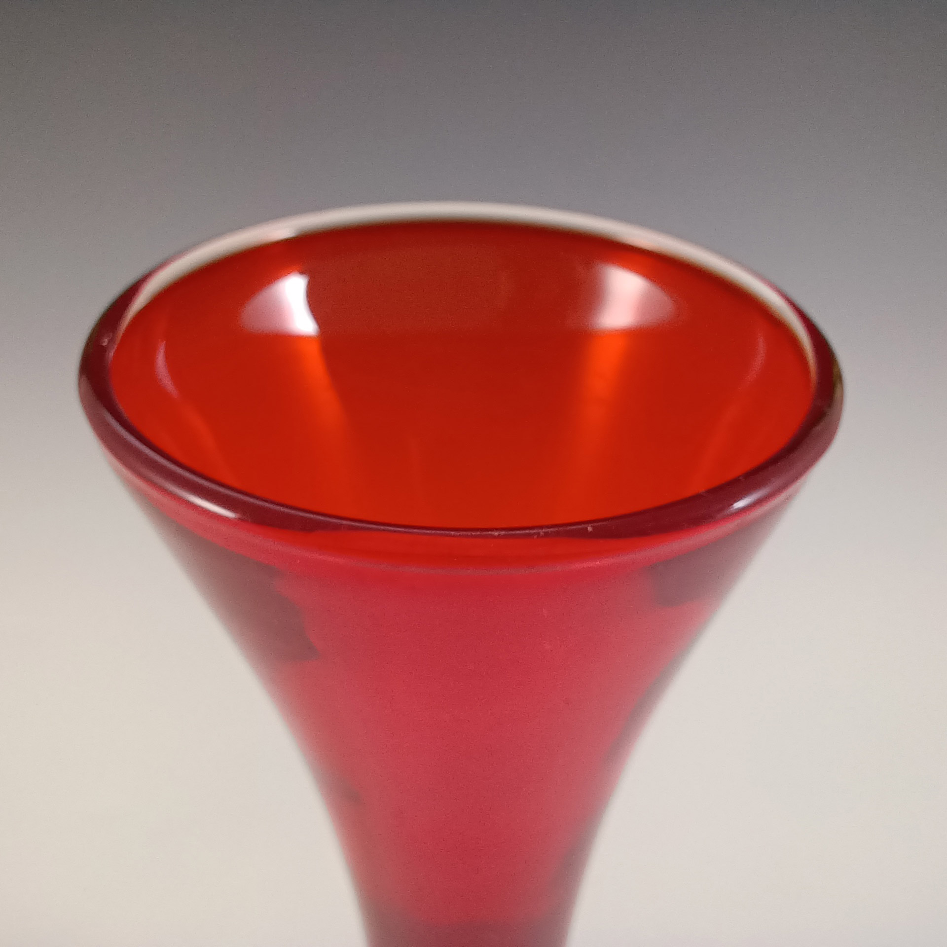 (image for) Murano / Venetian Sommerso Red & Uranium Glass Vintage Stem Vase - Click Image to Close