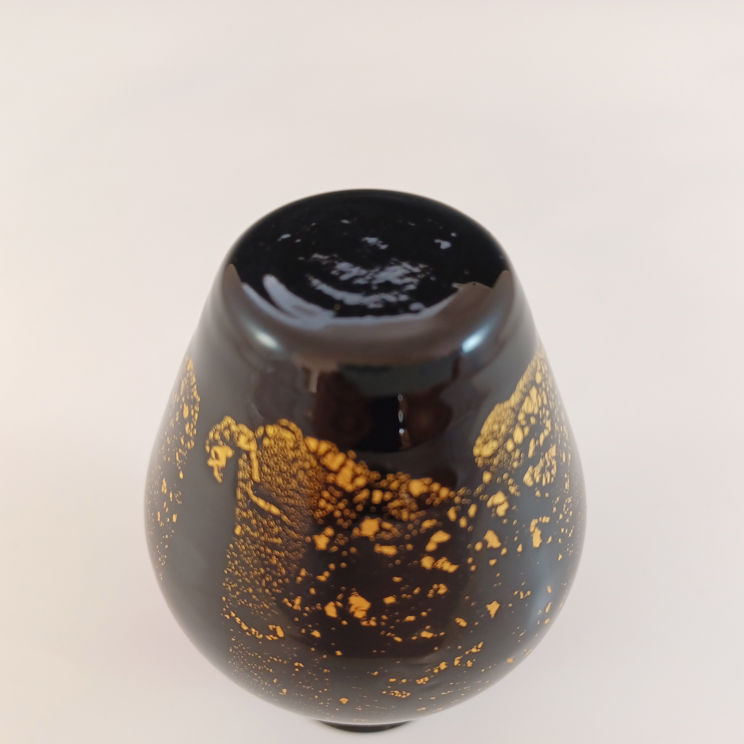 Stuart Strathearn Ebony (Black) & Gold Leaf Vintage Glass Vase - Click Image to Close