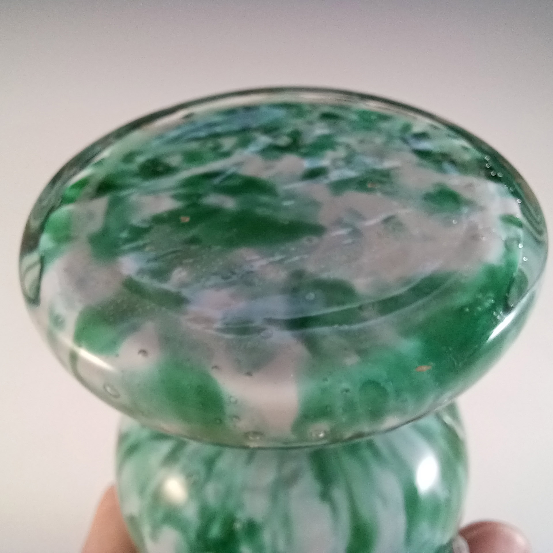 Welz Czech Honeycomb Green & White Spatter Glass Vase - Click Image to Close