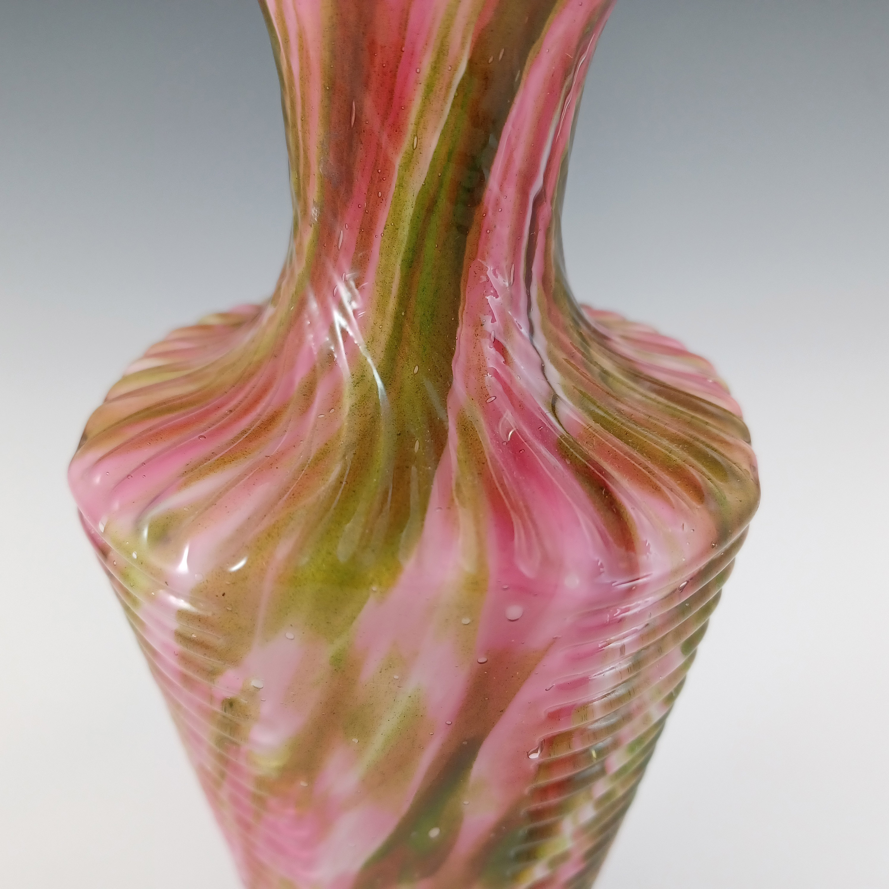Welz Czech / Bohemian Pink & Green Aventurine Spatter Glass Vase - Click Image to Close