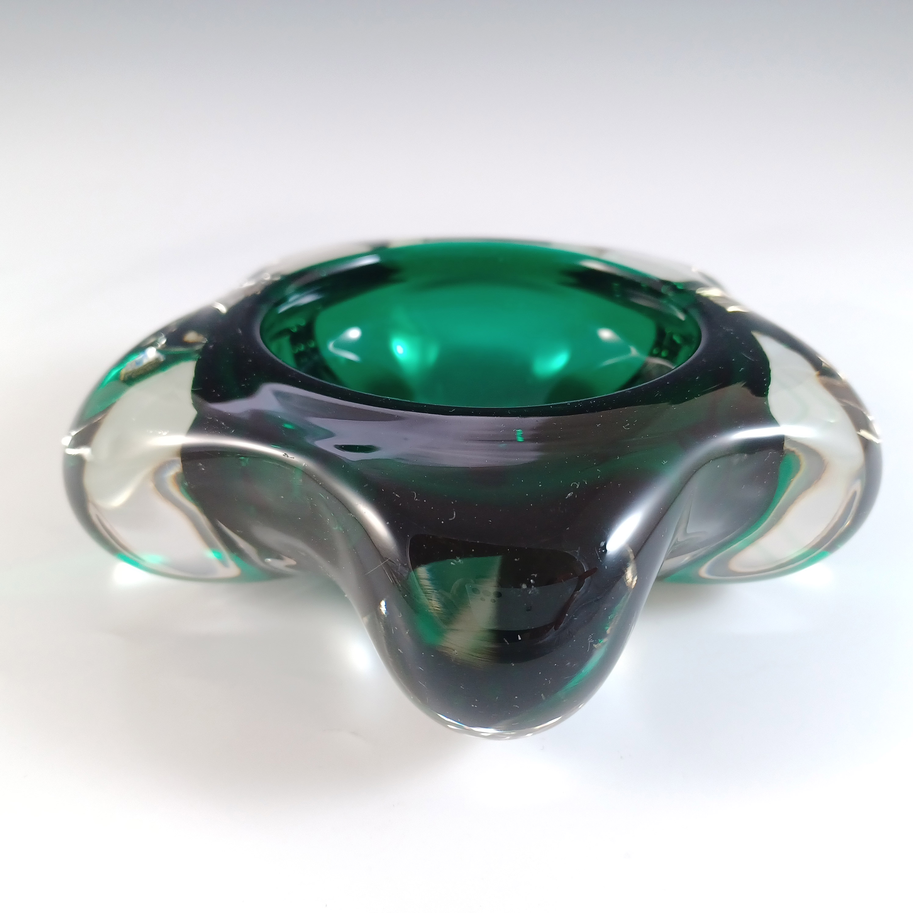 Whitefriars #9625 Vintage Green Glass Lobed Bowl / Ashtray - Click Image to Close