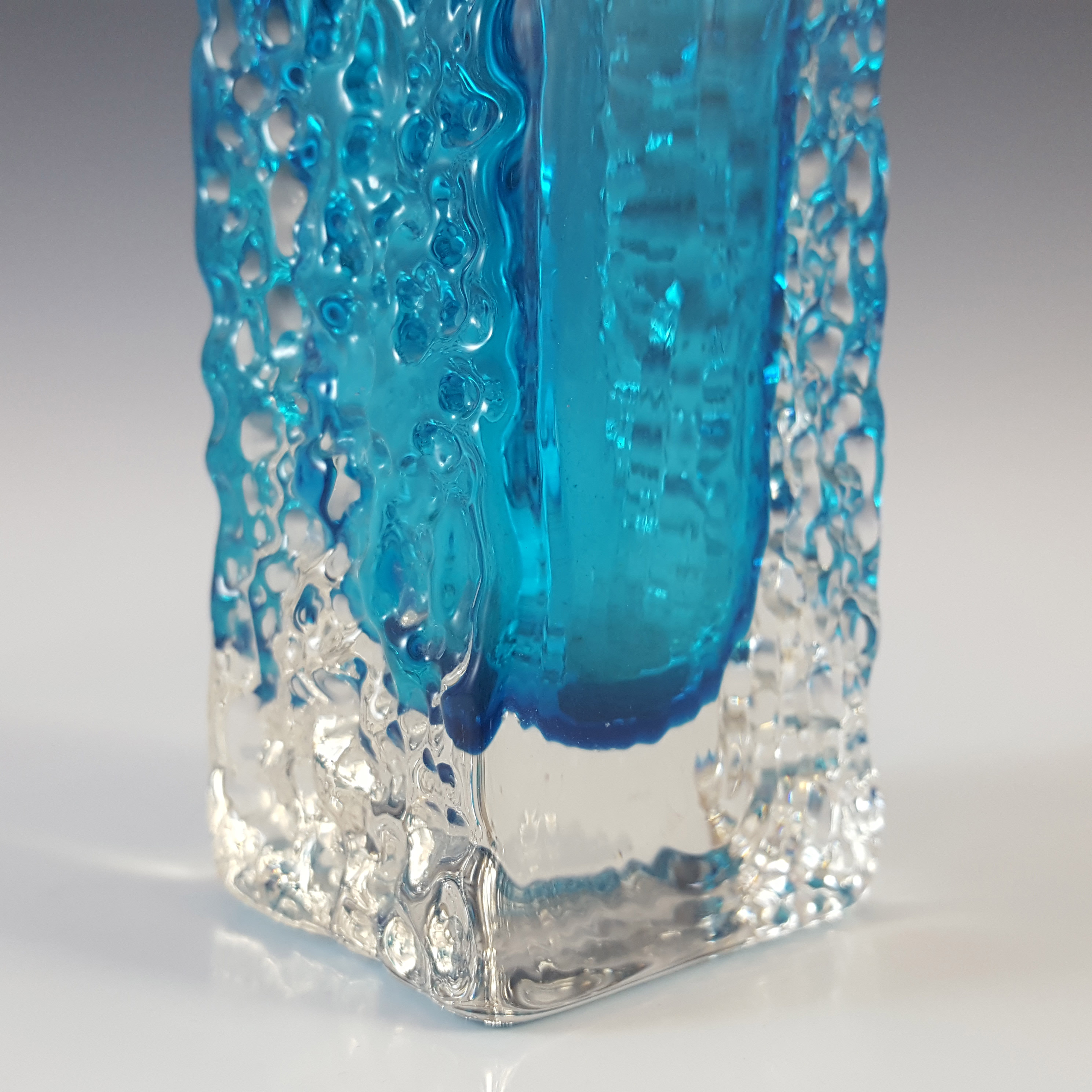 (image for) Whitefriars #9683 Baxter Kingfisher Blue Glass 6.75" Nailhead Vase - Click Image to Close