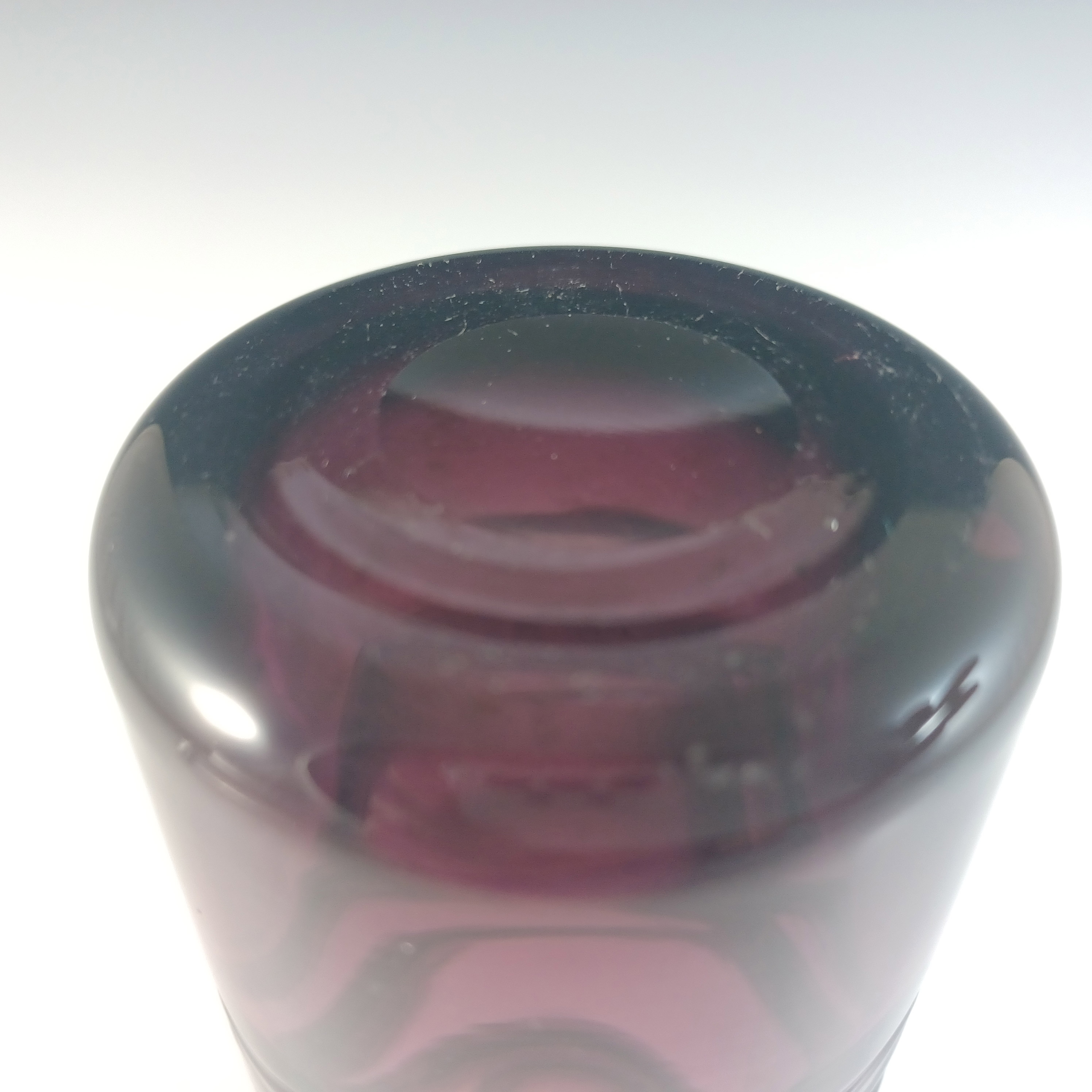 Whitefriars #9802 Baxter Aubergine Glass Random Strapped Vase - Click Image to Close