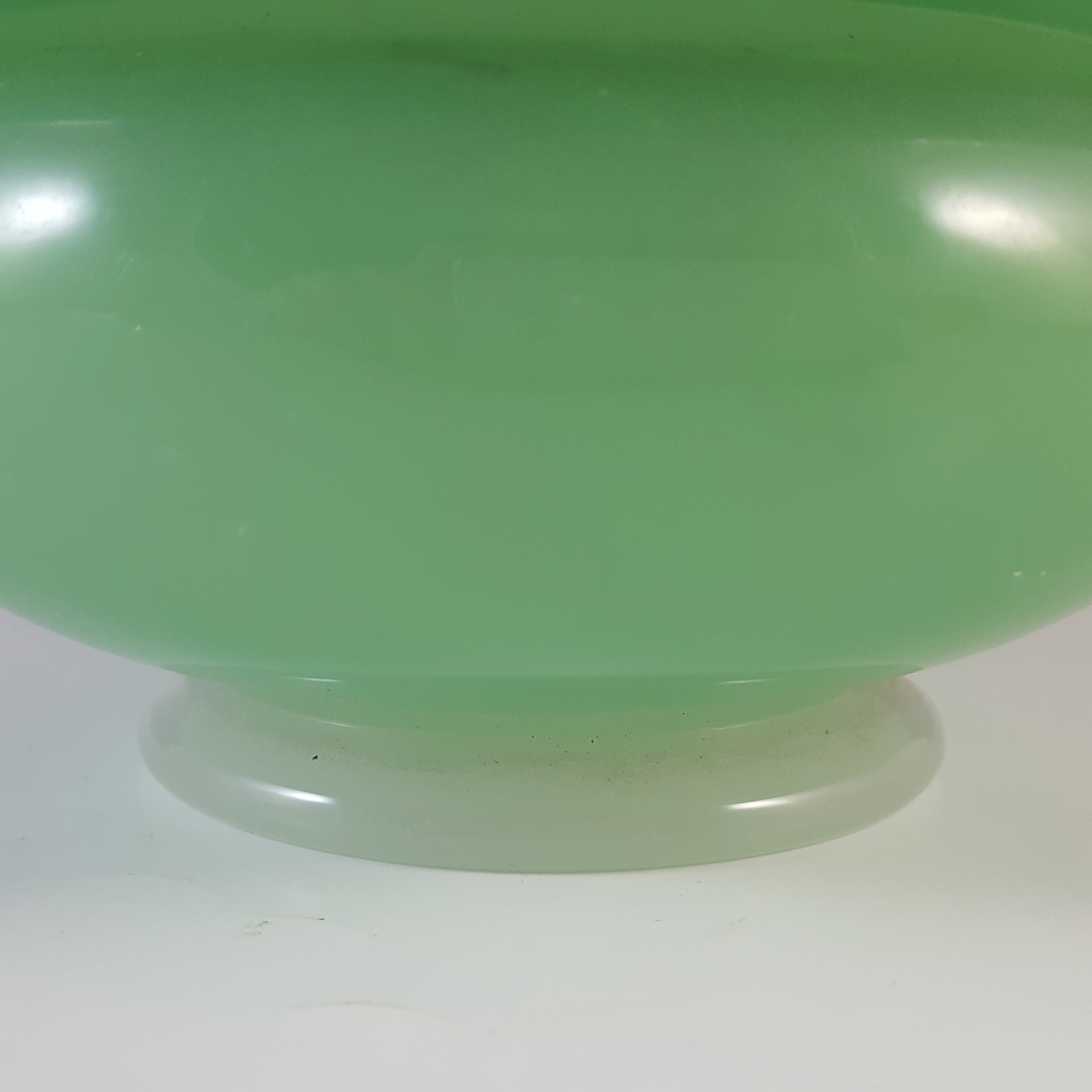 (image for) Stevens & Williams Green Alabaster Glass Powder Bowl - Click Image to Close