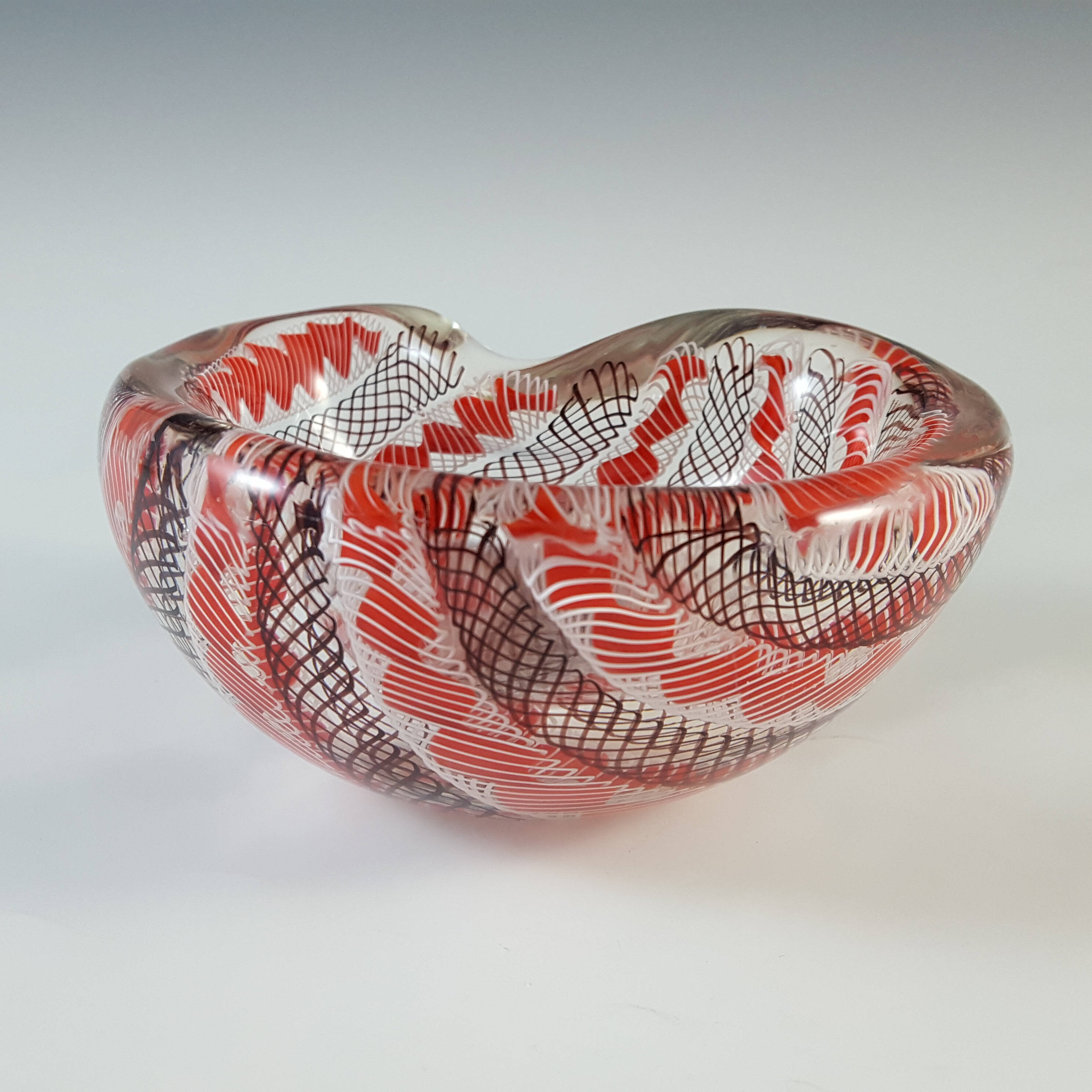 Archimede Seguso Murano Zanfirico Red, Black & White Glass Bowl - Click Image to Close