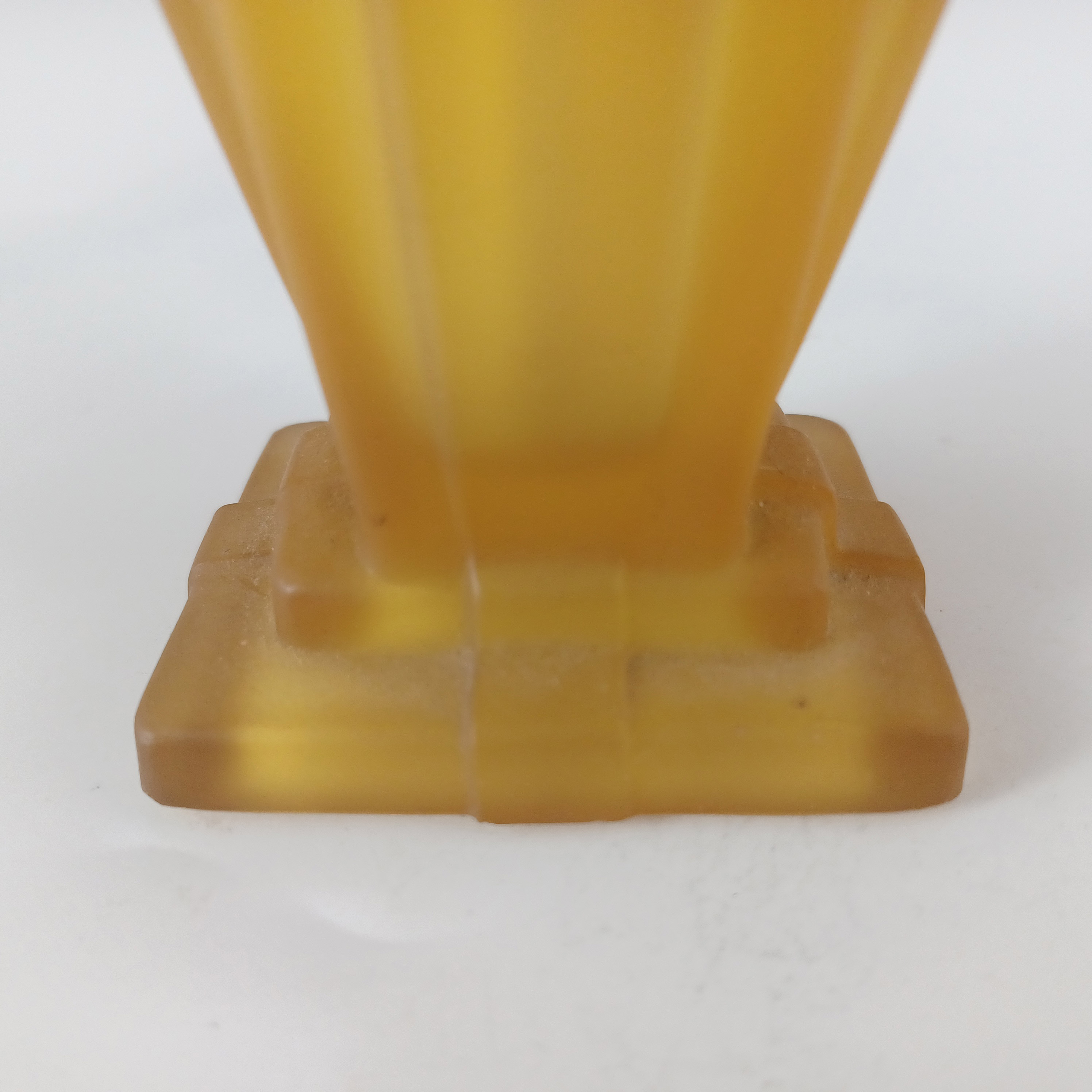 Bagley #334 Art Deco Frosted Amber Glass 'Grantham' Vase - Click Image to Close